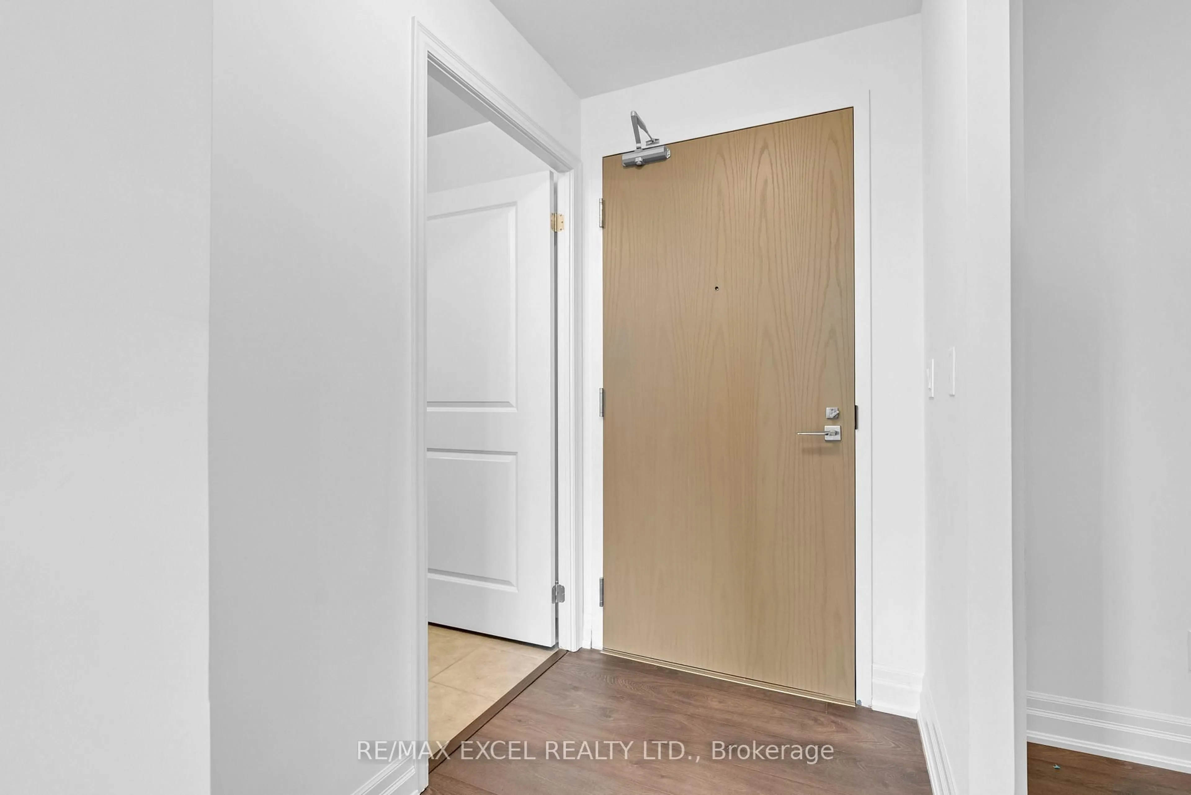 Indoor entryway for 10 Rouge Valley Dr #1411, Markham Ontario L6G 0G9