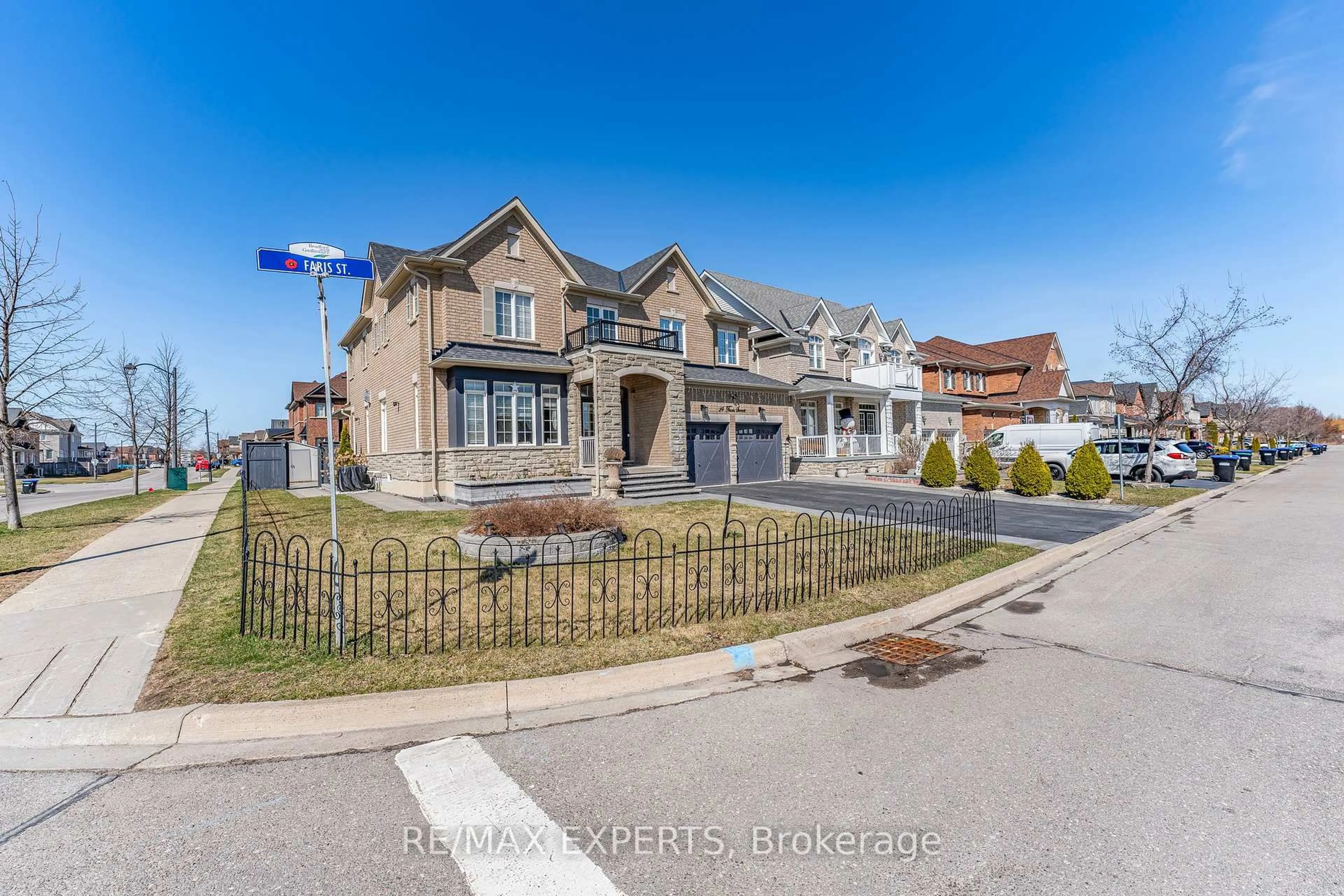 Home with brick exterior material, street for 24 Faris St, Bradford West Gwillimbury Ontario L3Z 0B4