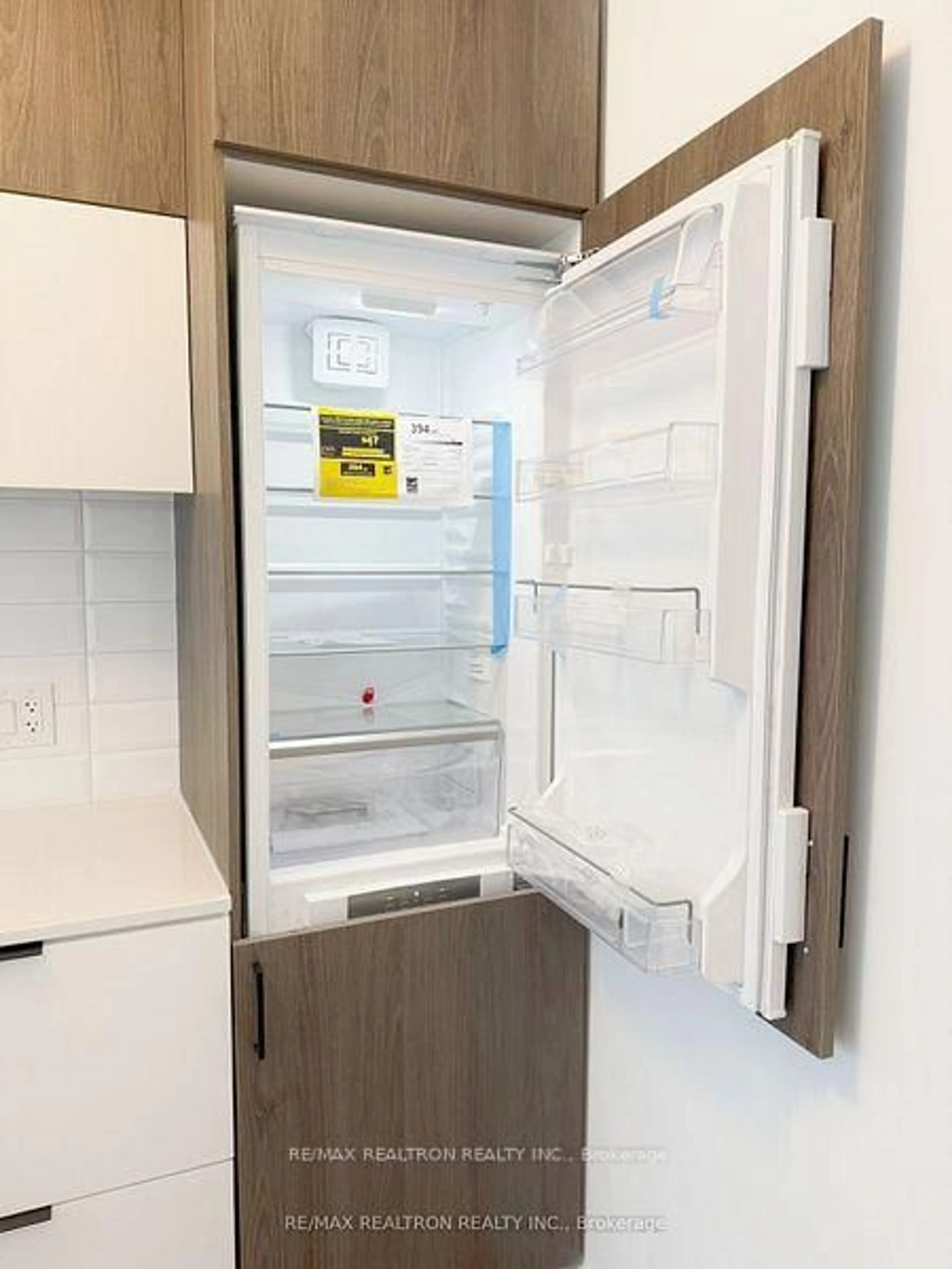 Standard kitchen, floor is not visible for 8888 Yonge St #208, Richmond Hill Ontario L4C 6Z1