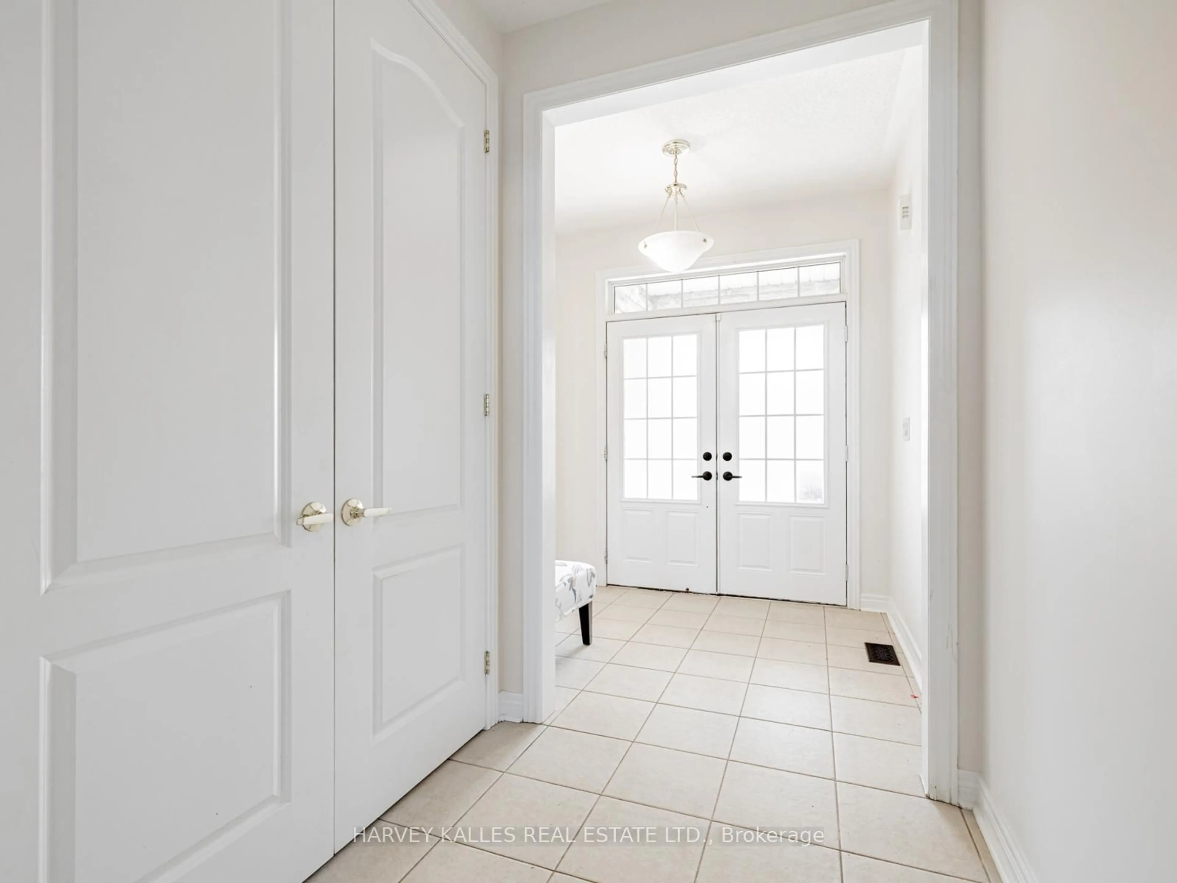 Indoor entryway for 41 William Bowes Blvd, Vaughan Ontario L6A 4B1