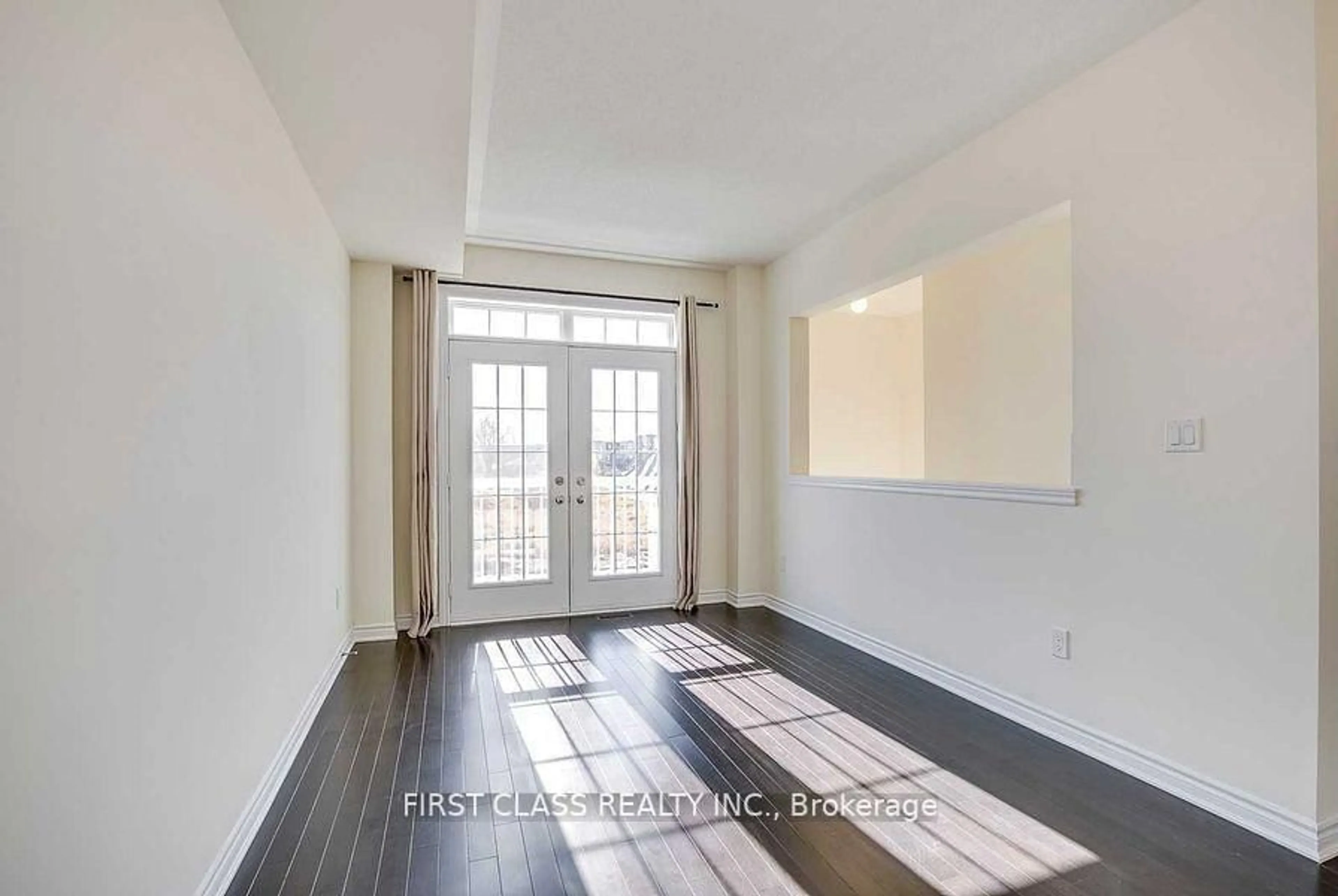 Indoor entryway for 126 FAROOQ Blvd, Vaughan Ontario L4L 1A6