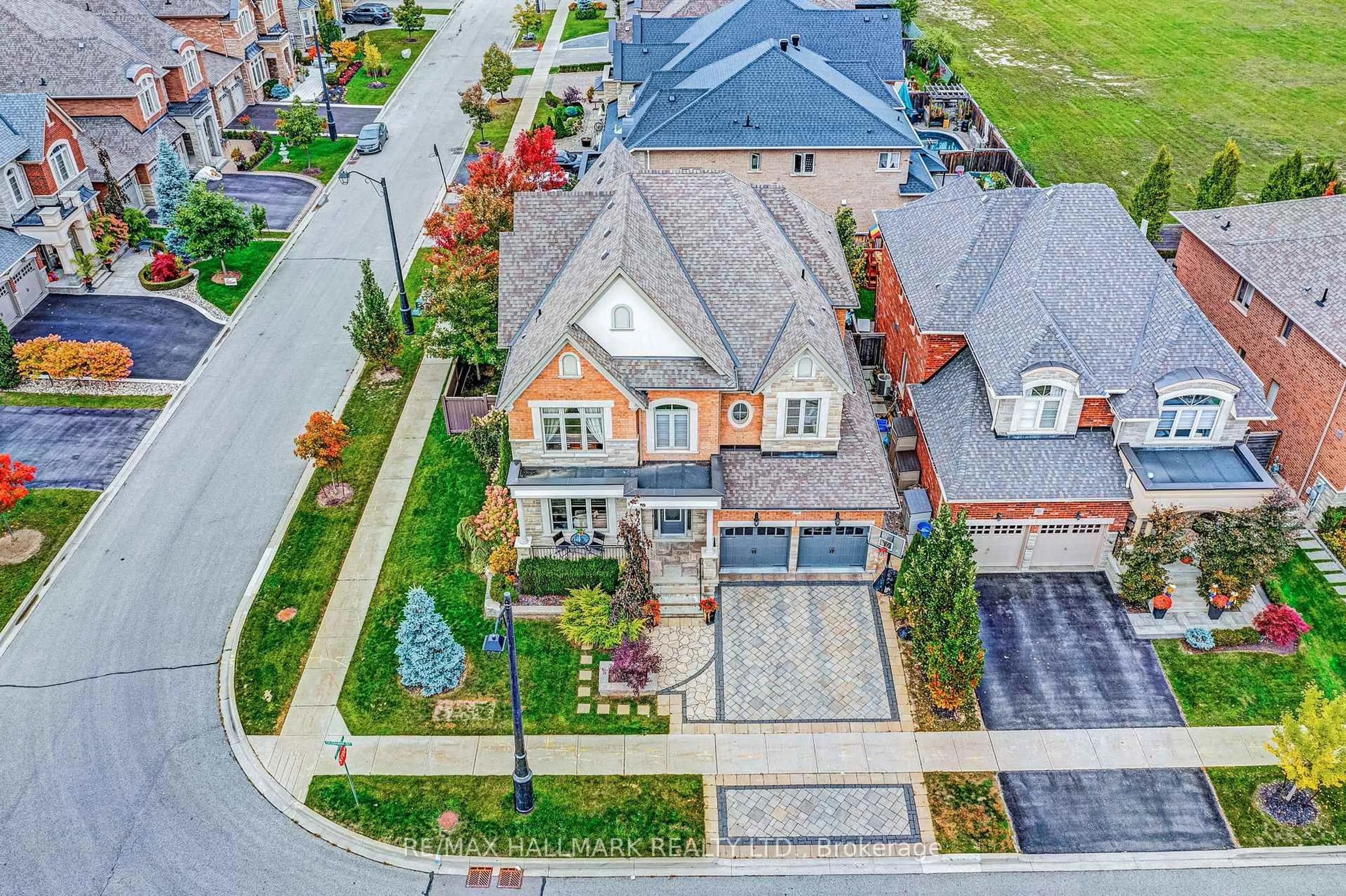 A pic from outside/outdoor area/front of a property/back of a property/a pic from drone, street for 66 Oldham St, Vaughan Ontario L4H 3N9