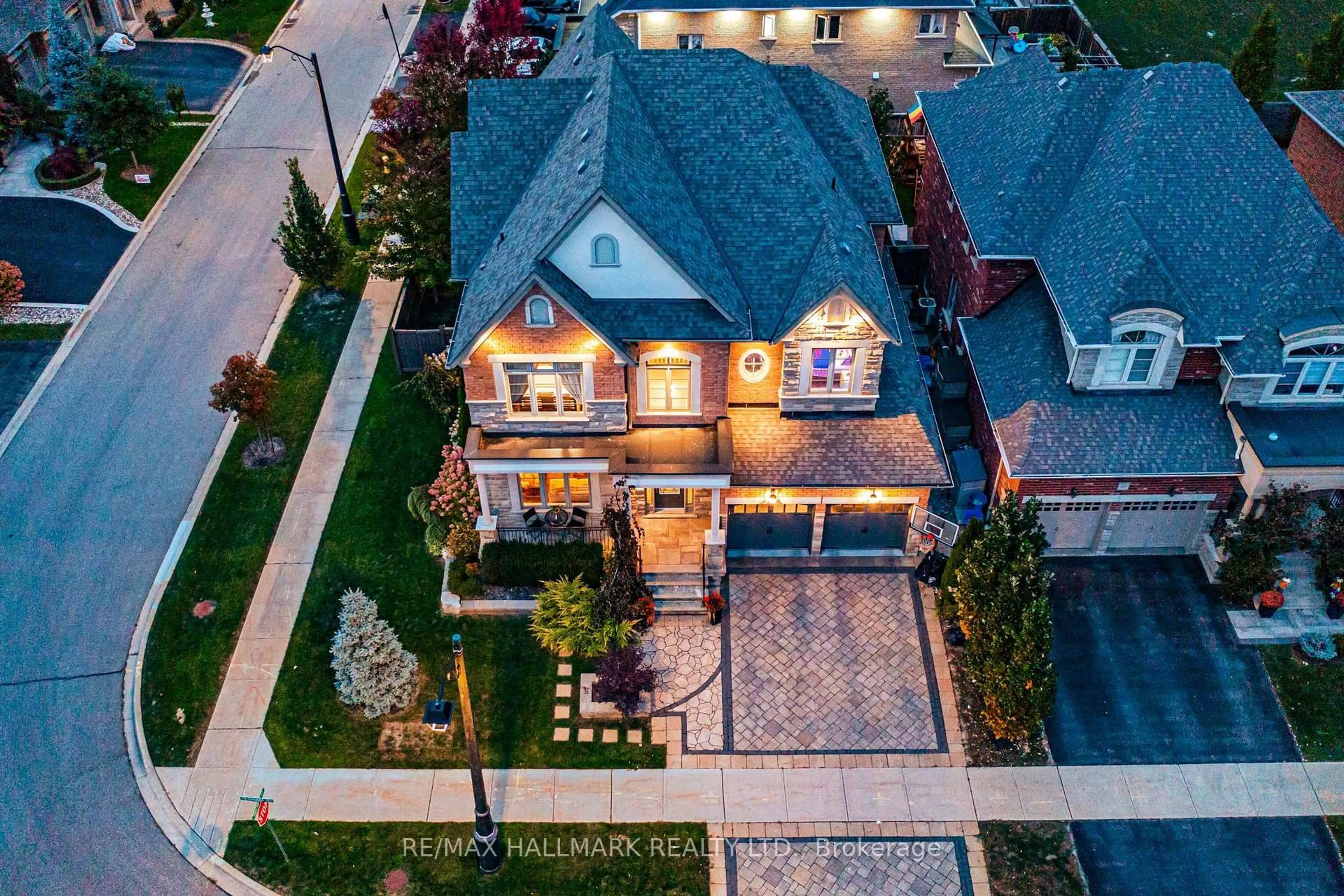 A pic from outside/outdoor area/front of a property/back of a property/a pic from drone, street for 66 Oldham St, Vaughan Ontario L4H 3N9