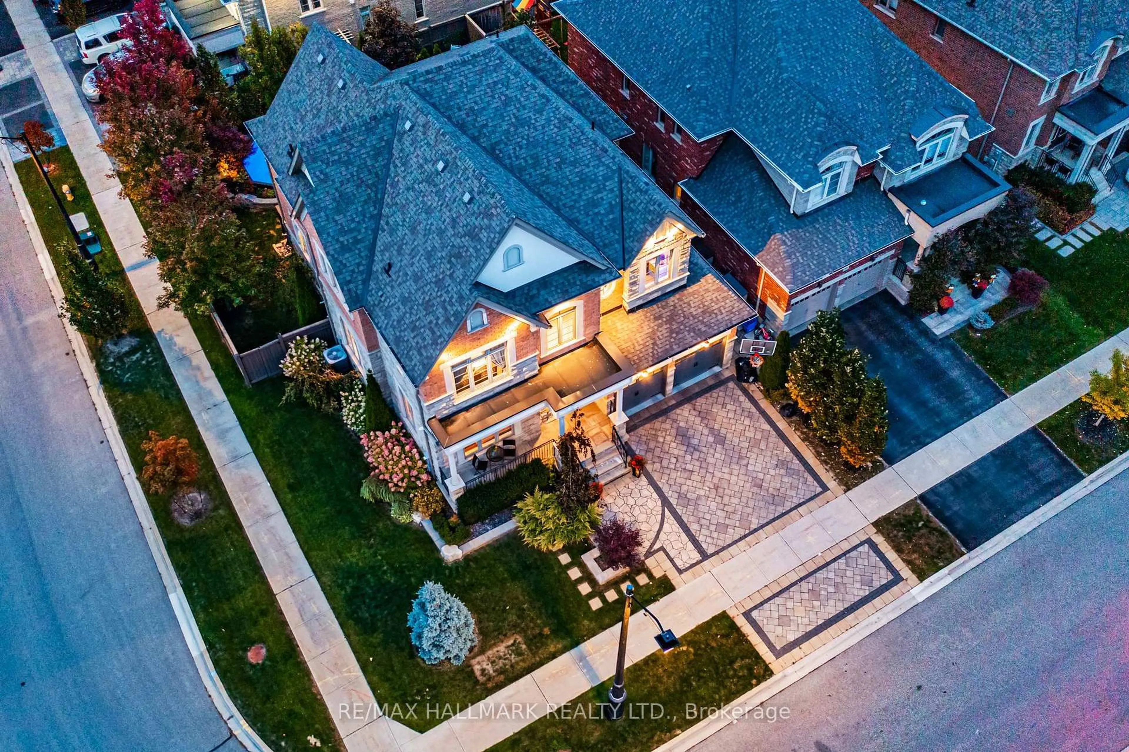 A pic from outside/outdoor area/front of a property/back of a property/a pic from drone, street for 66 Oldham St, Vaughan Ontario L4H 3N9