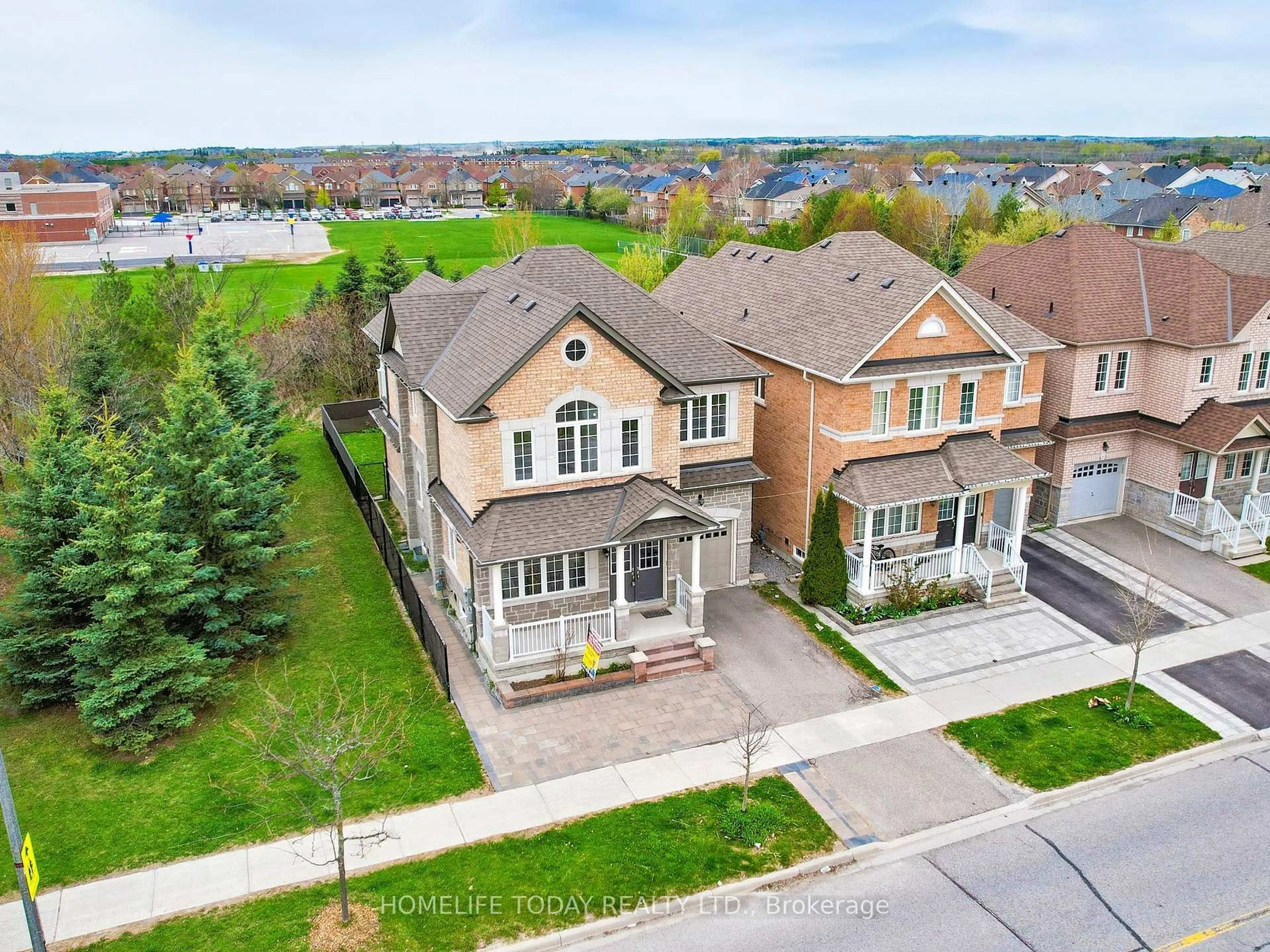 A pic from outside/outdoor area/front of a property/back of a property/a pic from drone, street for 468 Roy Rainey Ave, Markham Ontario L6E 2H6