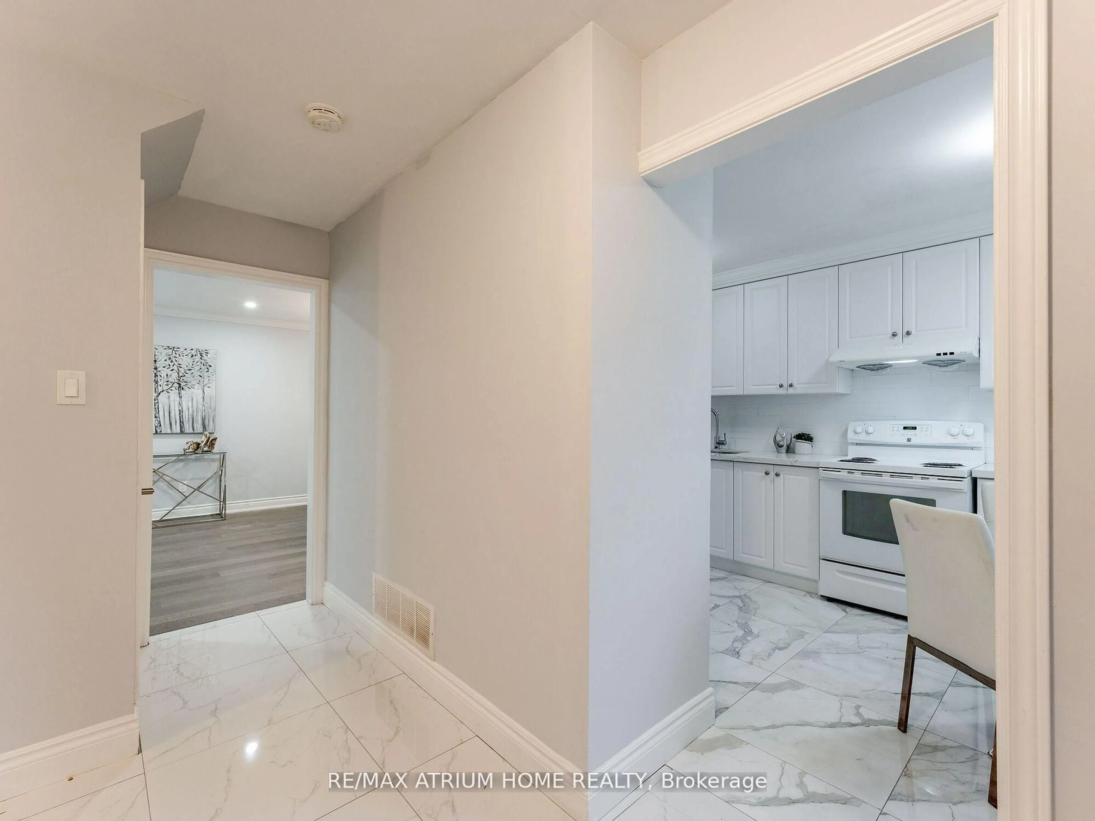 Unknown for 401 Borden Ave, Newmarket Ontario L3Y 5C1
