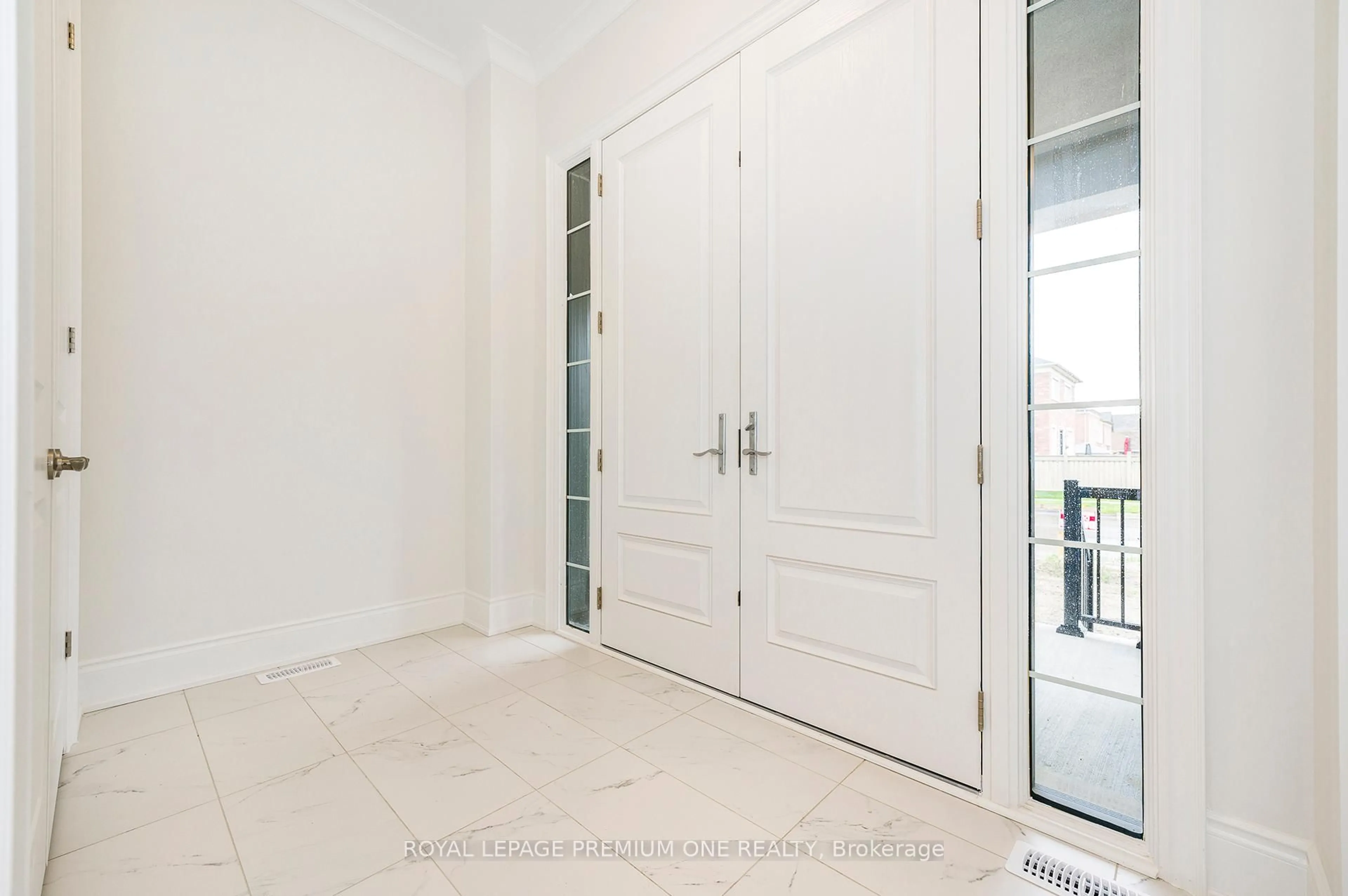 Indoor entryway for 137 Timber Creek Blvd, Vaughan Ontario L4H 3X8