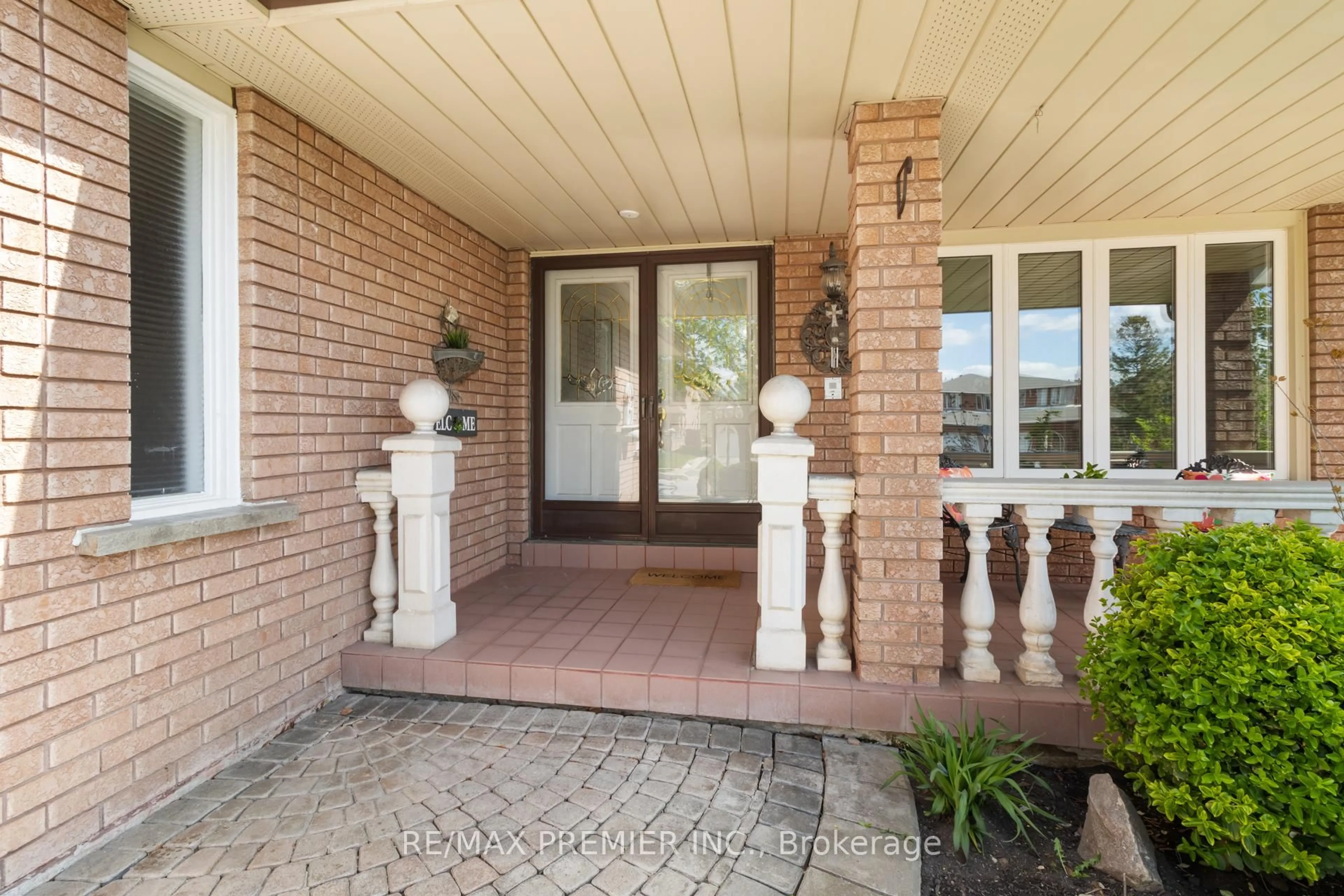 Indoor entryway for 57 Vineyard Crt, Vaughan Ontario L4L 5J8