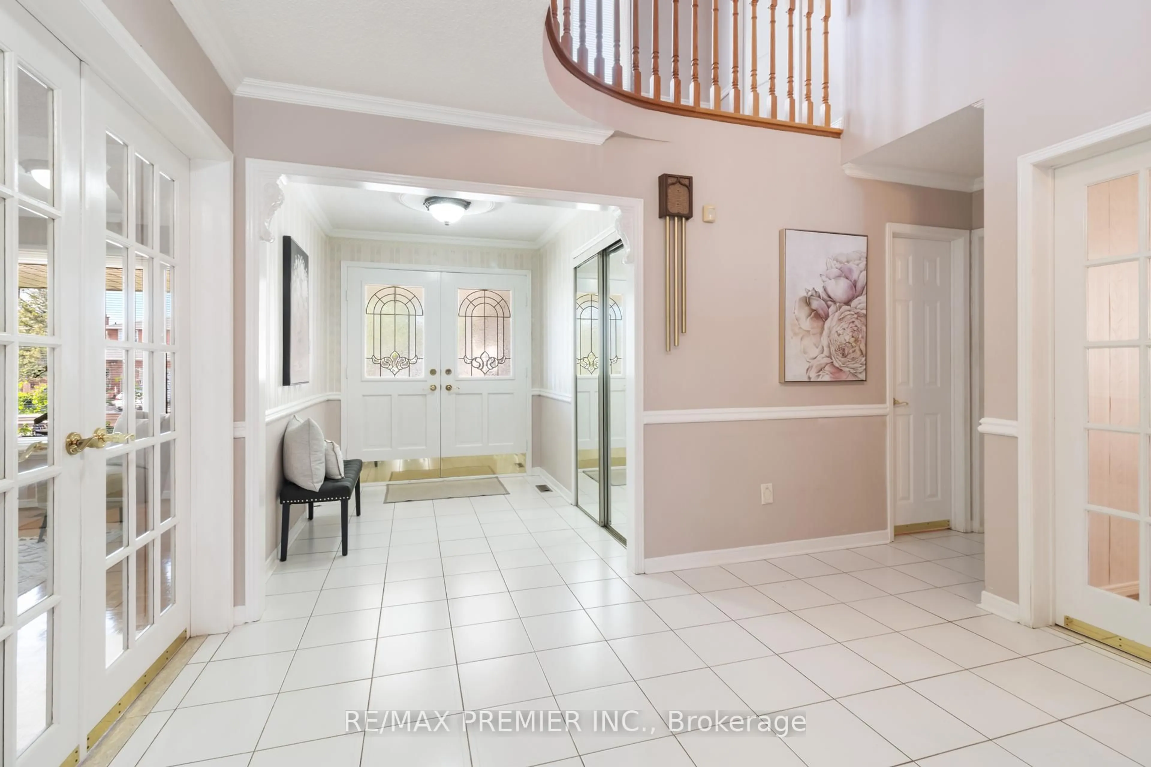 Indoor foyer for 57 Vineyard Crt, Vaughan Ontario L4L 5J8