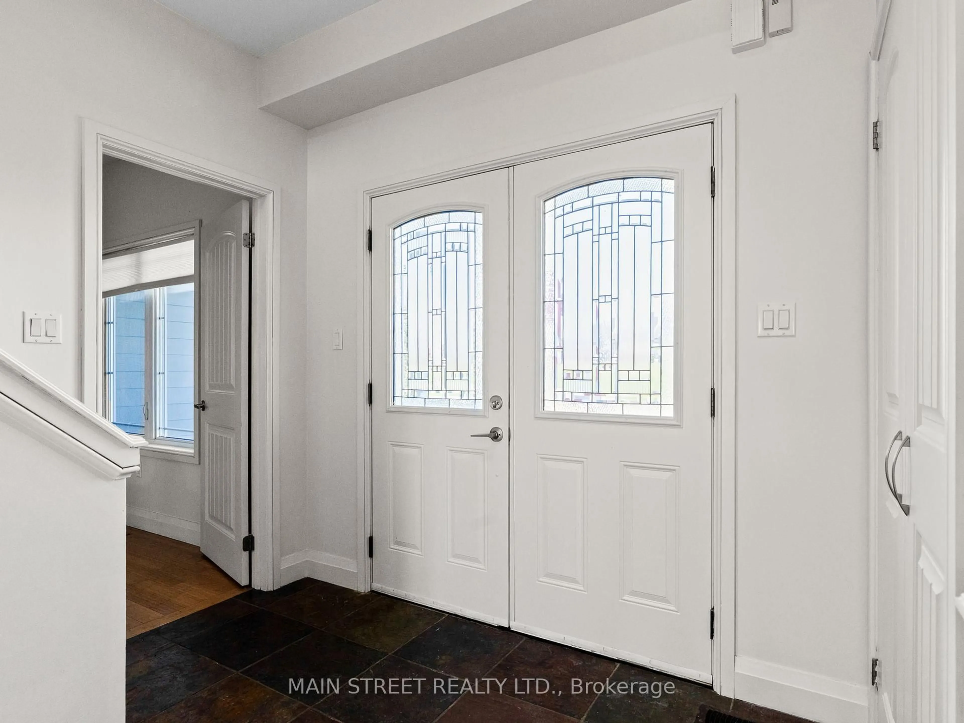 Indoor entryway for 27 Bagshaw Cres, Uxbridge Ontario L9P 0A9