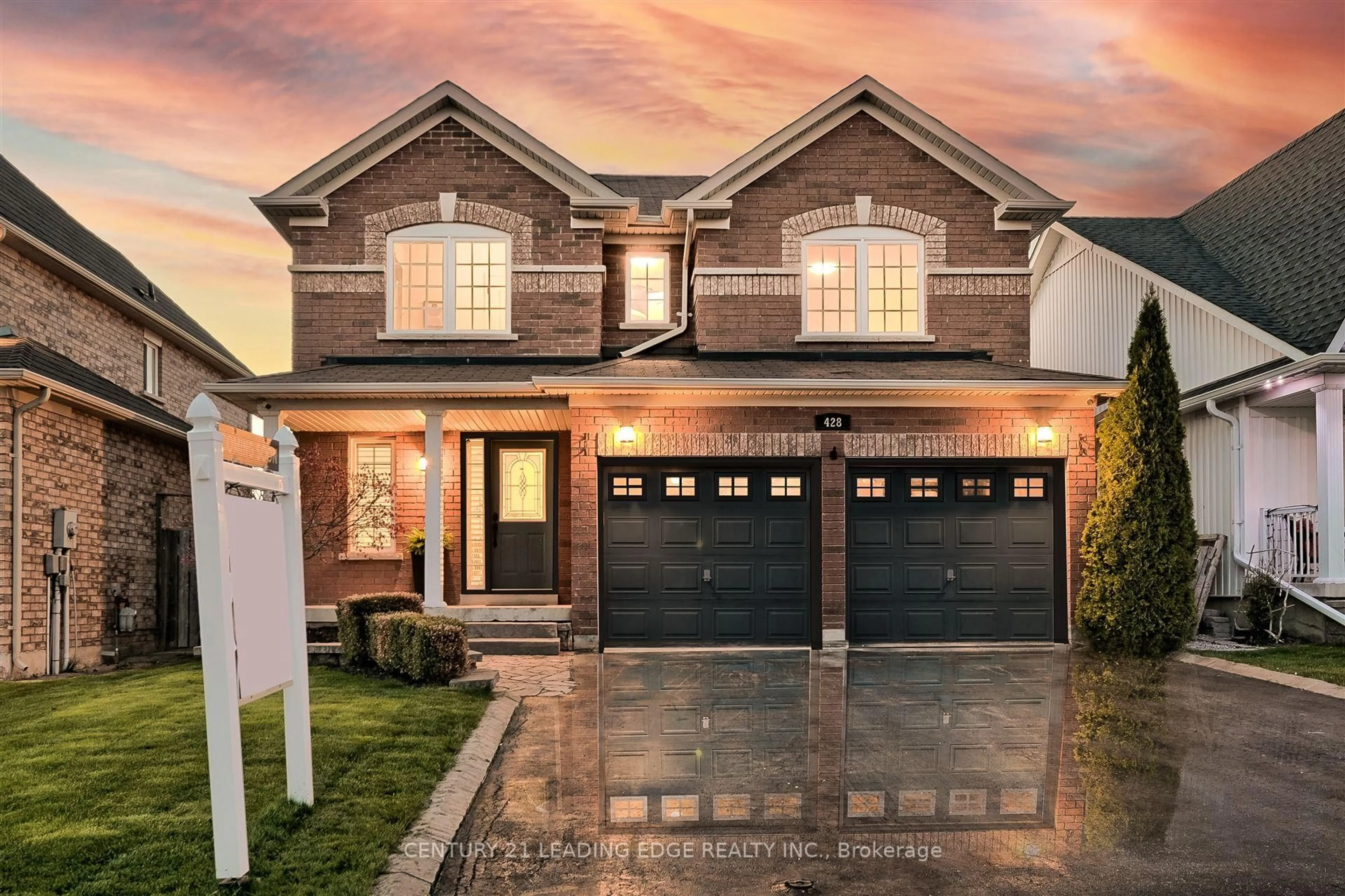 Home with brick exterior material, street for 428 King St, East Gwillimbury Ontario L0G 1M0