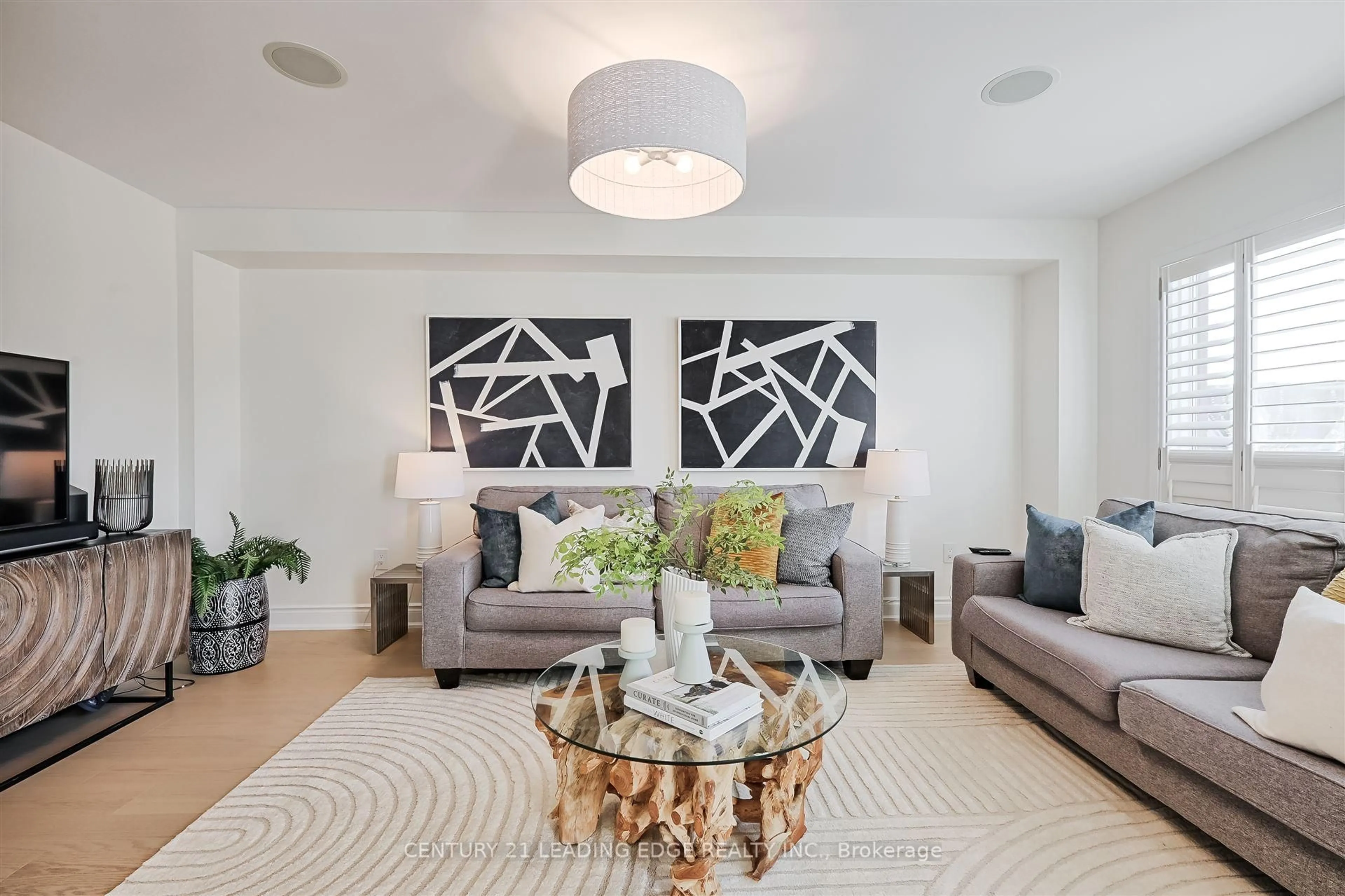 Living room with furniture, unknown for 428 King St, East Gwillimbury Ontario L0G 1M0