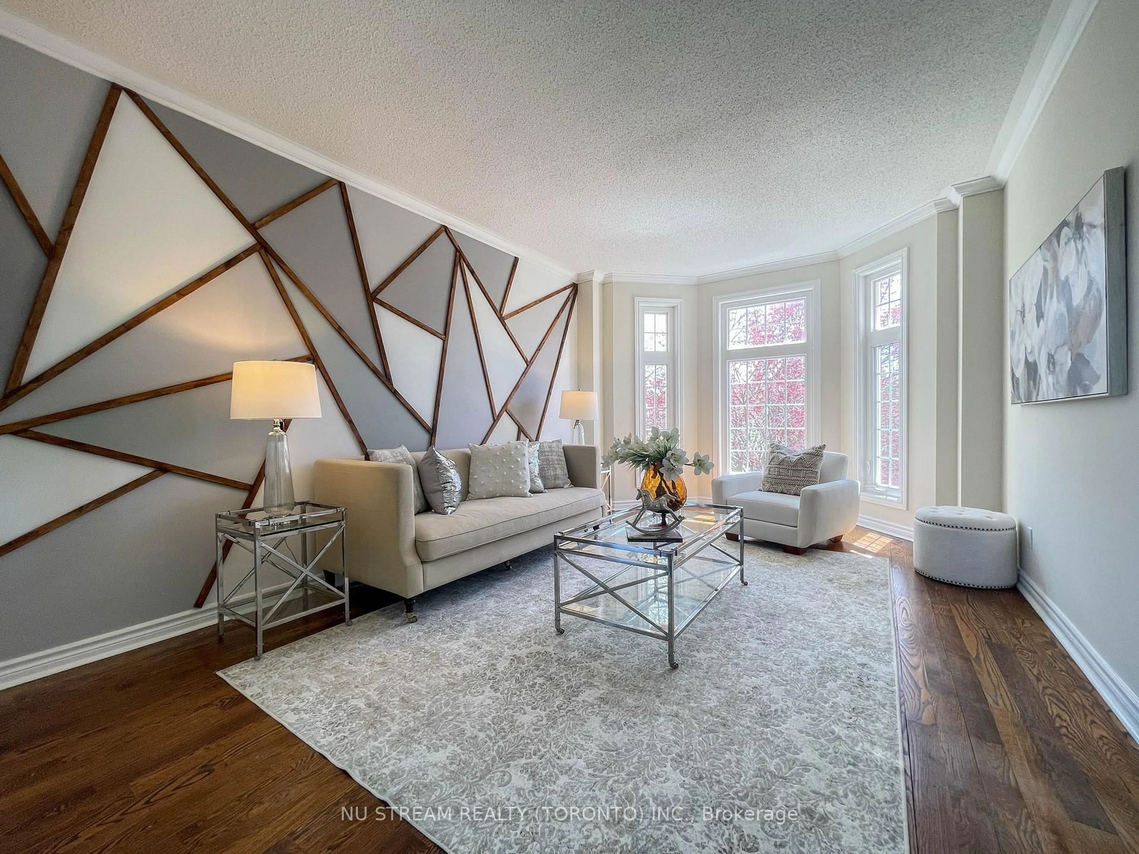 Living room with furniture, unknown for 28 Sheila Cres, Richmond Hill Ontario L4B 3A1
