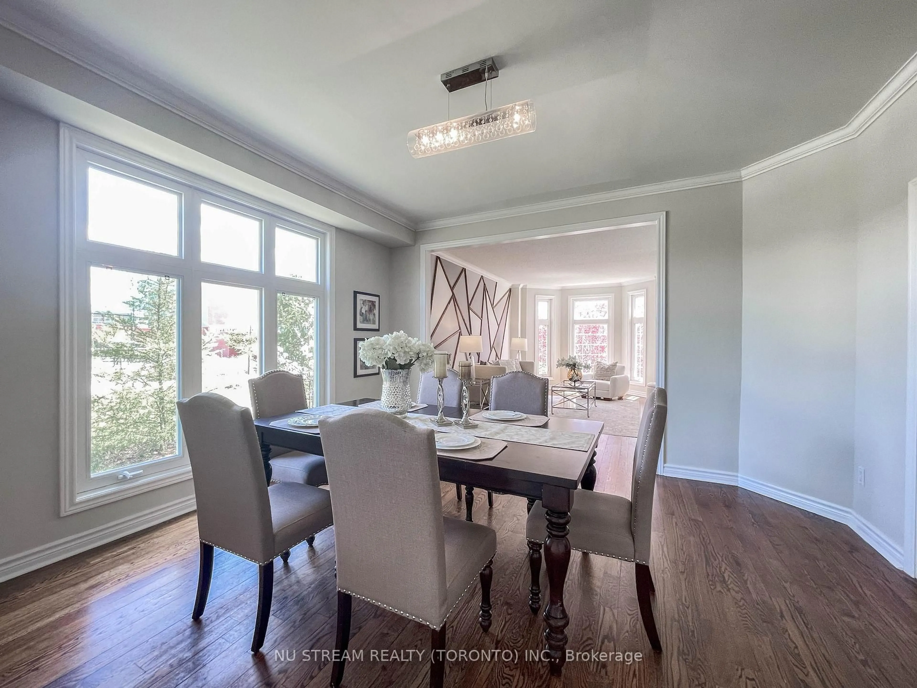 Dining room, wood/laminate floor for 28 Sheila Cres, Richmond Hill Ontario L4B 3A1