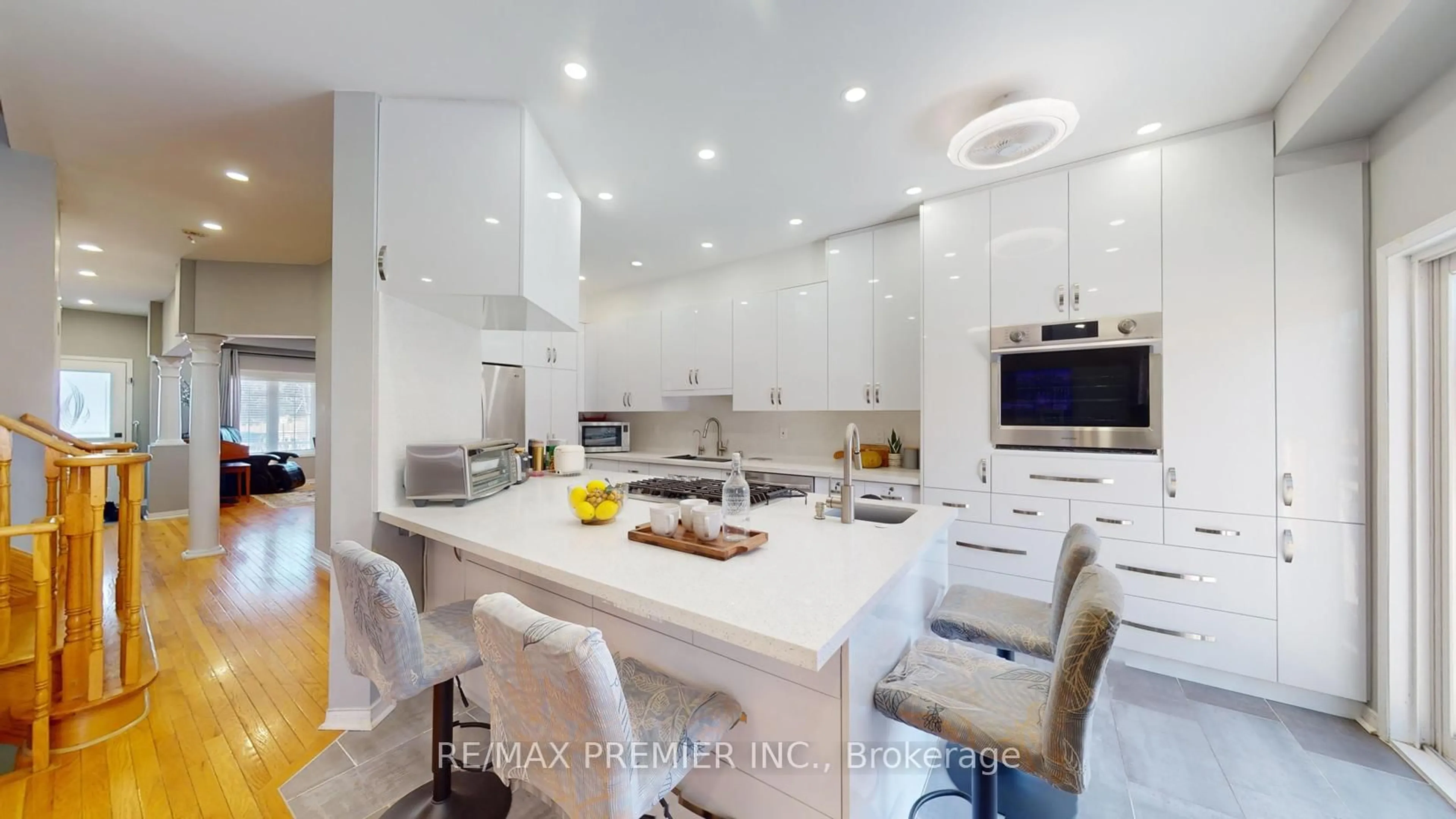 Contemporary kitchen, ceramic/tile floor for 155 Penndutch Circ, Whitchurch-Stouffville Ontario L4A 0N9