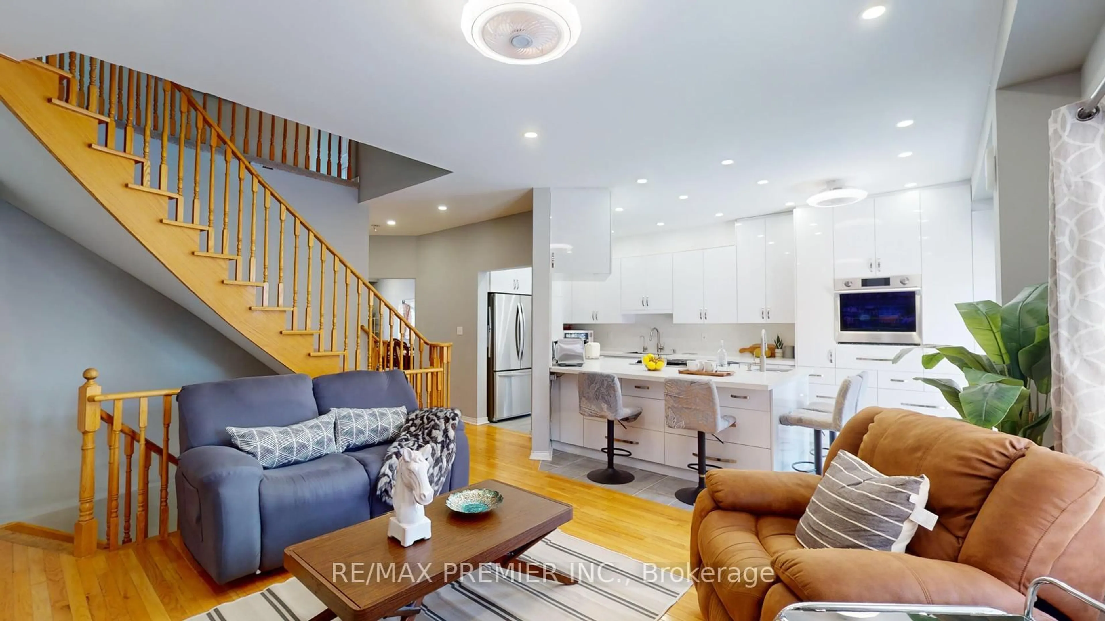 Open concept kitchen, unknown for 155 Penndutch Circ, Whitchurch-Stouffville Ontario L4A 0N9