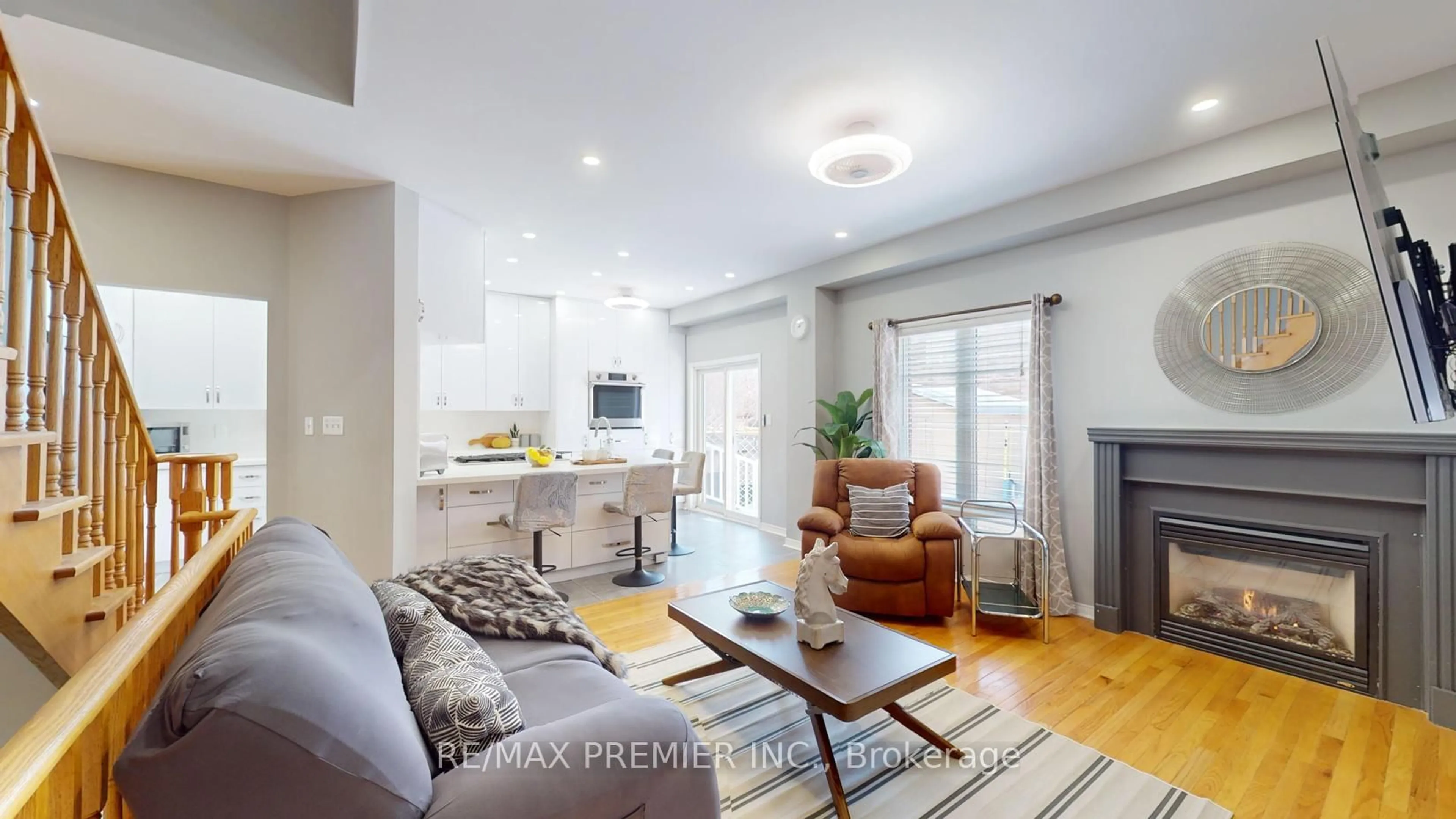 Living room with furniture, unknown for 155 Penndutch Circ, Whitchurch-Stouffville Ontario L4A 0N9