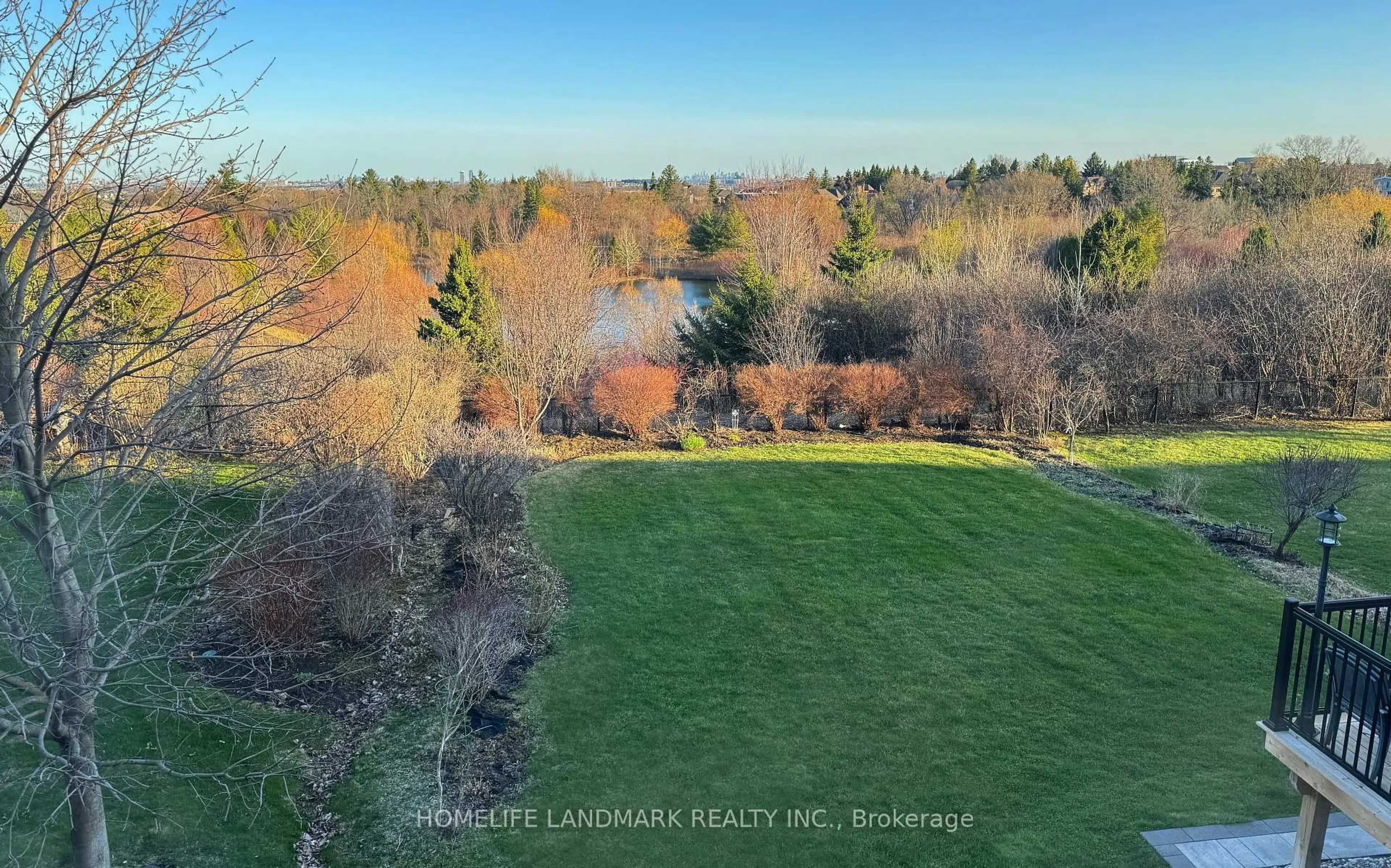 A pic from outside/outdoor area/front of a property/back of a property/a pic from drone, water/lake/river/ocean view for 106 Ravine Edge Dr, Richmond Hill Ontario L4E 4J6