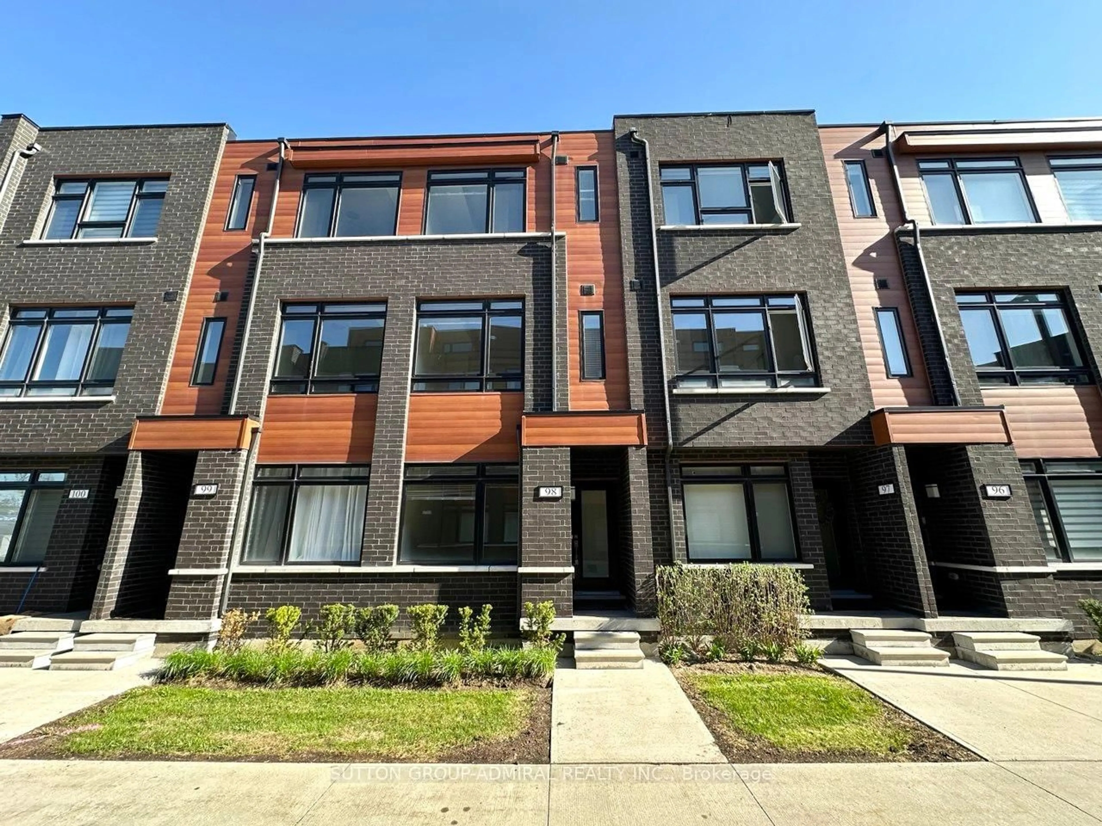 Home with brick exterior material, street for 370D Red Maple Rd #98, Richmond Hill Ontario L4C 6P5