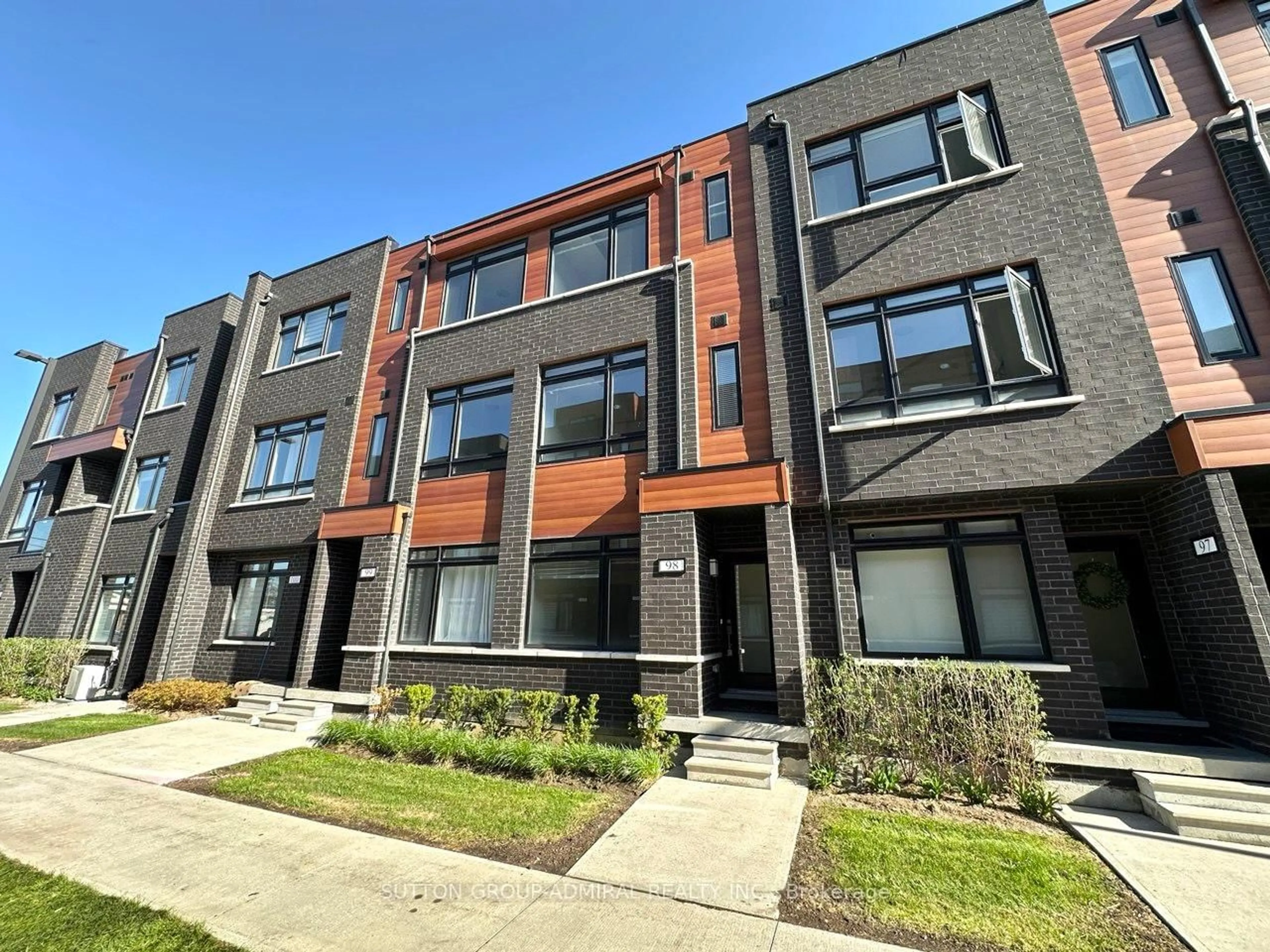 A pic from outside/outdoor area/front of a property/back of a property/a pic from drone, street for 370D Red Maple Rd #98, Richmond Hill Ontario L4C 6P5