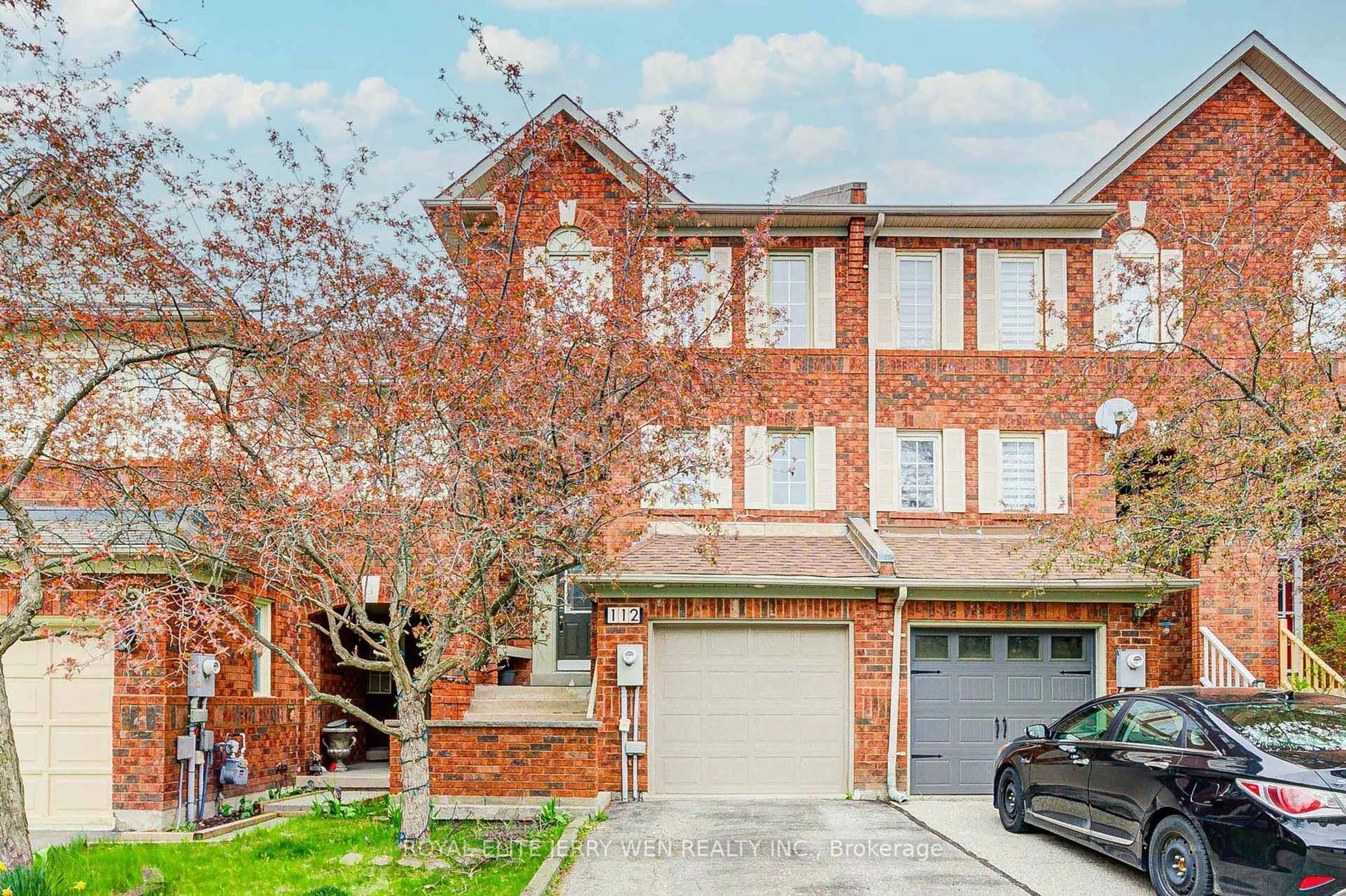 Home with brick exterior material, street for 112 Mugford Rd, Aurora Ontario L4G 7J8