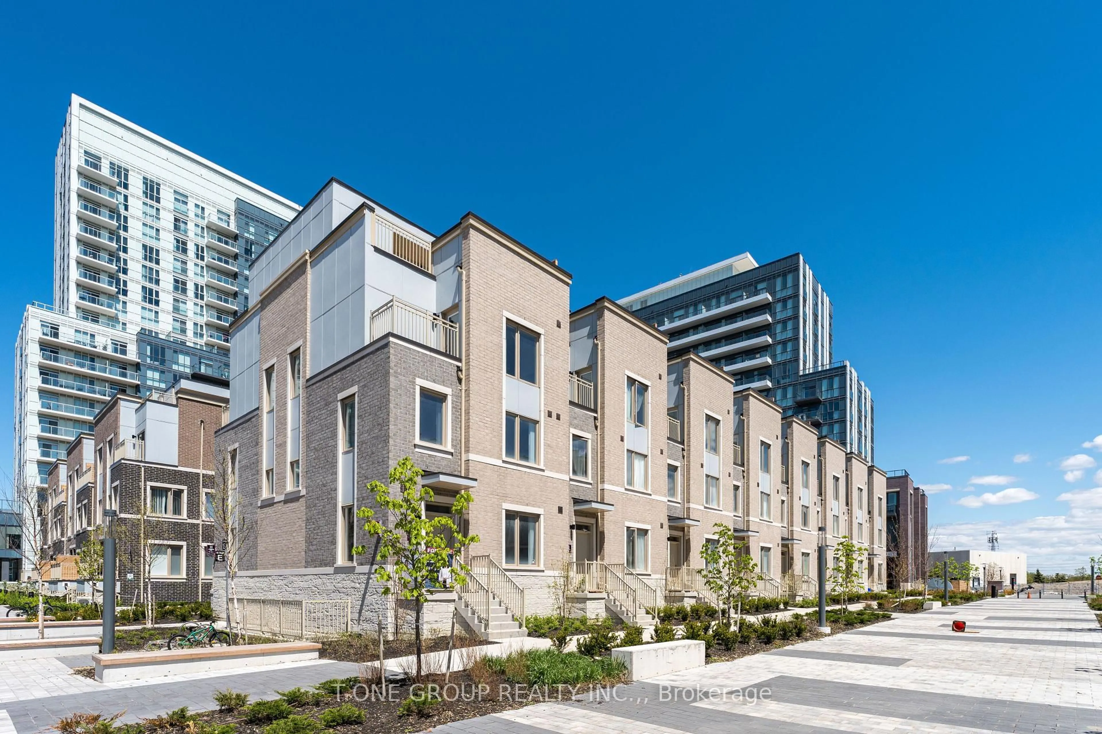 Patio, street for 30 Almond Blossom Mews #111, Vaughan Ontario L4K 0N6