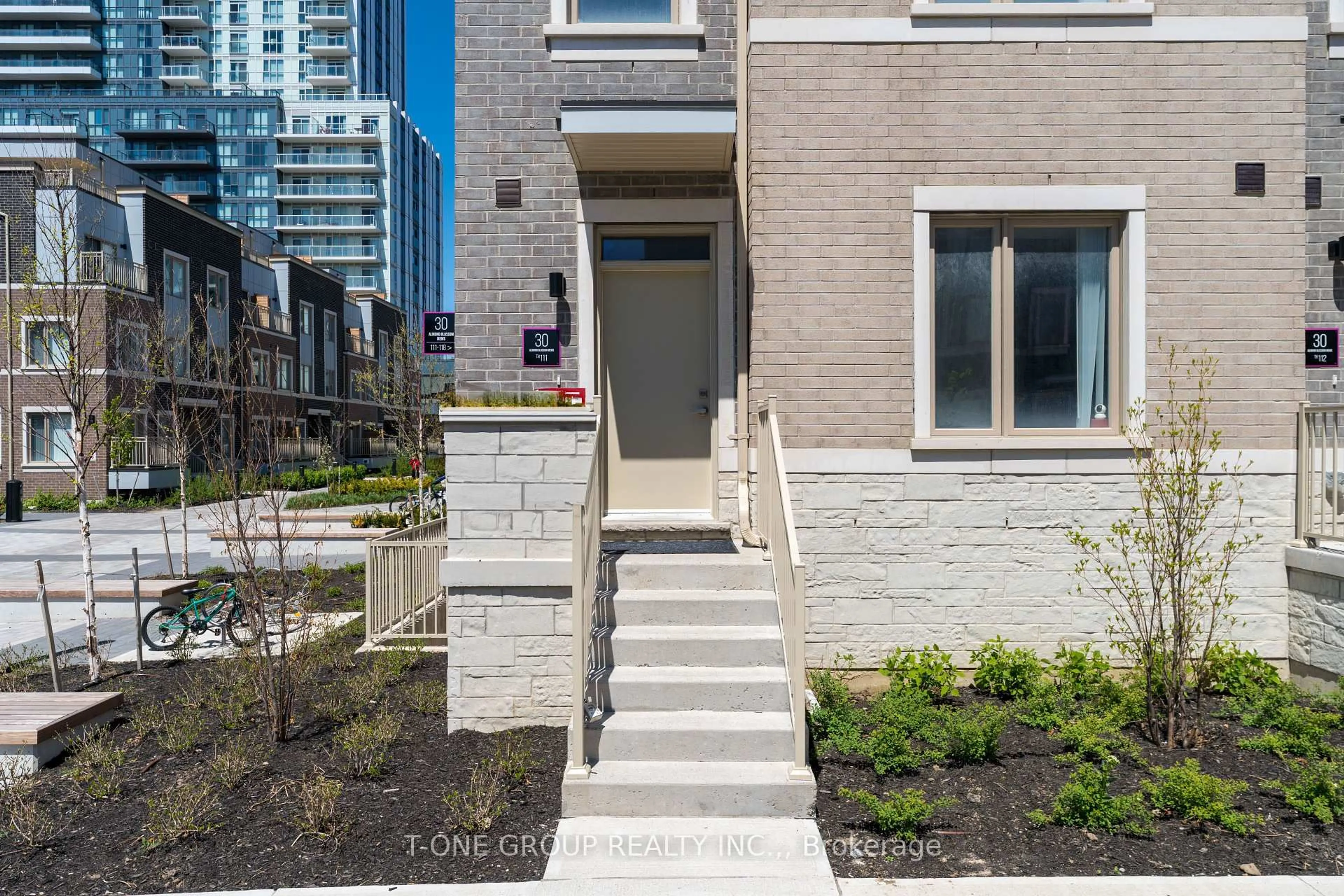 Unknown for 30 Almond Blossom Mews #111, Vaughan Ontario L4K 0N6