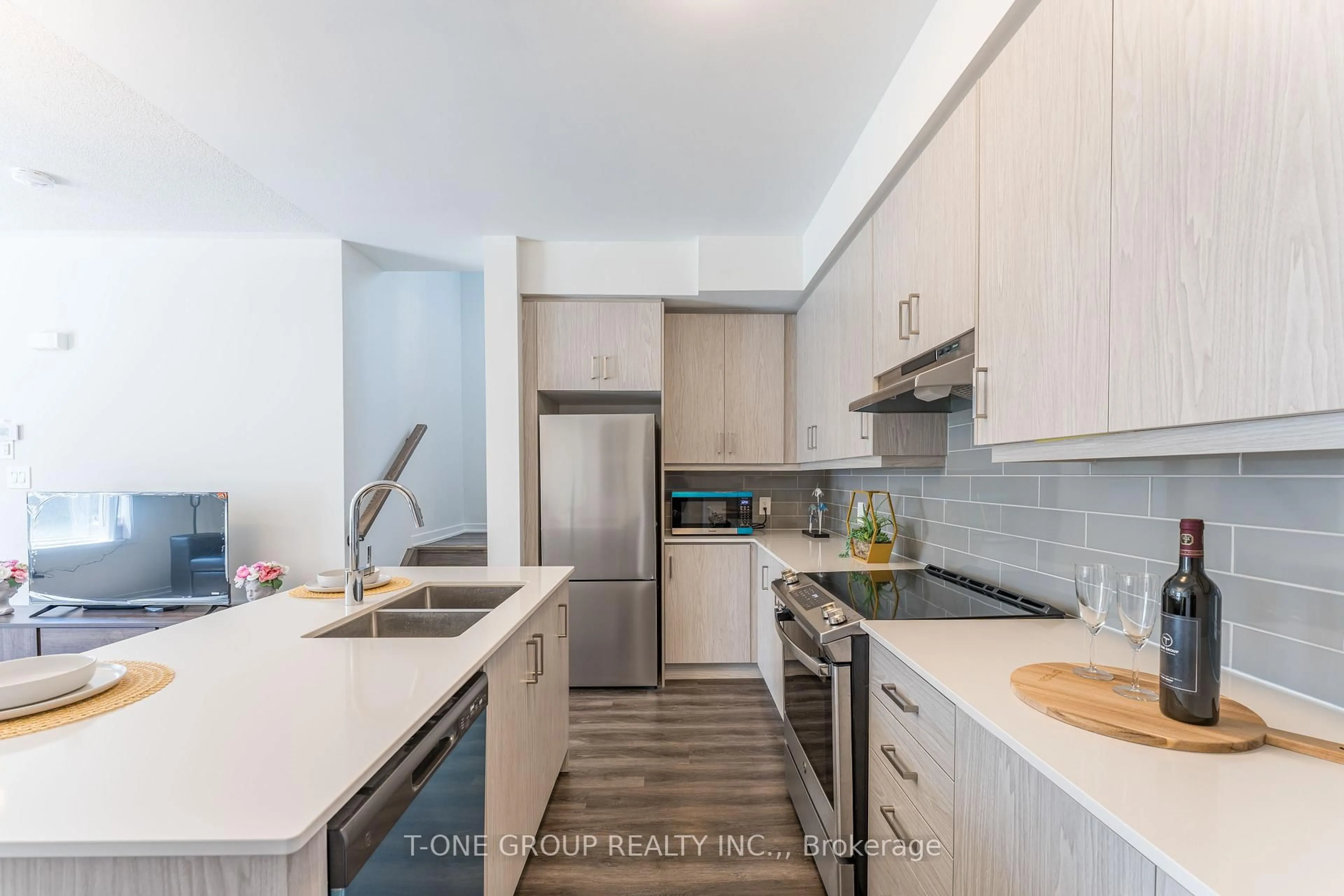 Unknown for 30 Almond Blossom Mews #111, Vaughan Ontario L4K 0N6