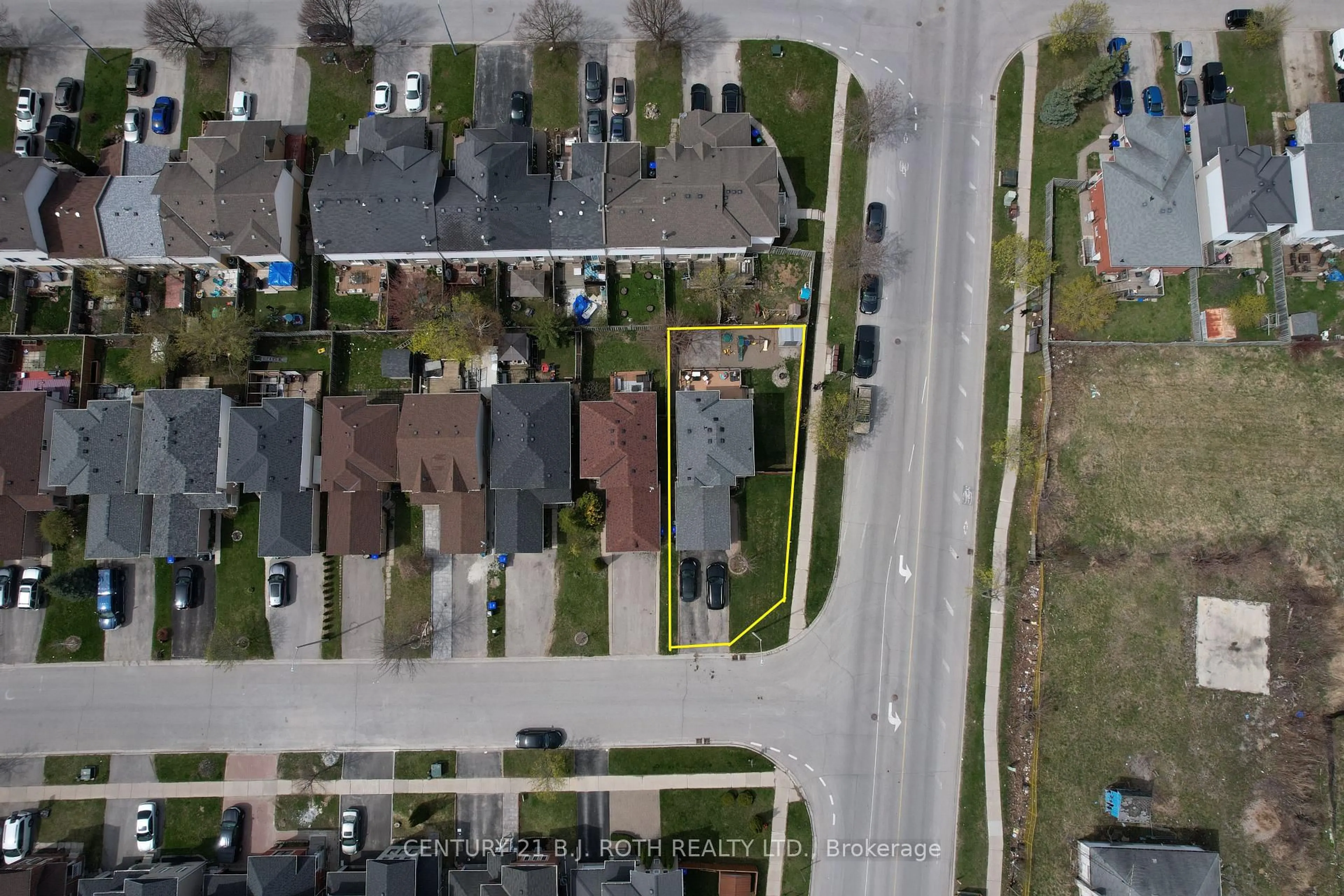 A pic from outside/outdoor area/front of a property/back of a property/a pic from drone, street for 1162 Andrade Lane, Innisfil Ontario L9S 4X7