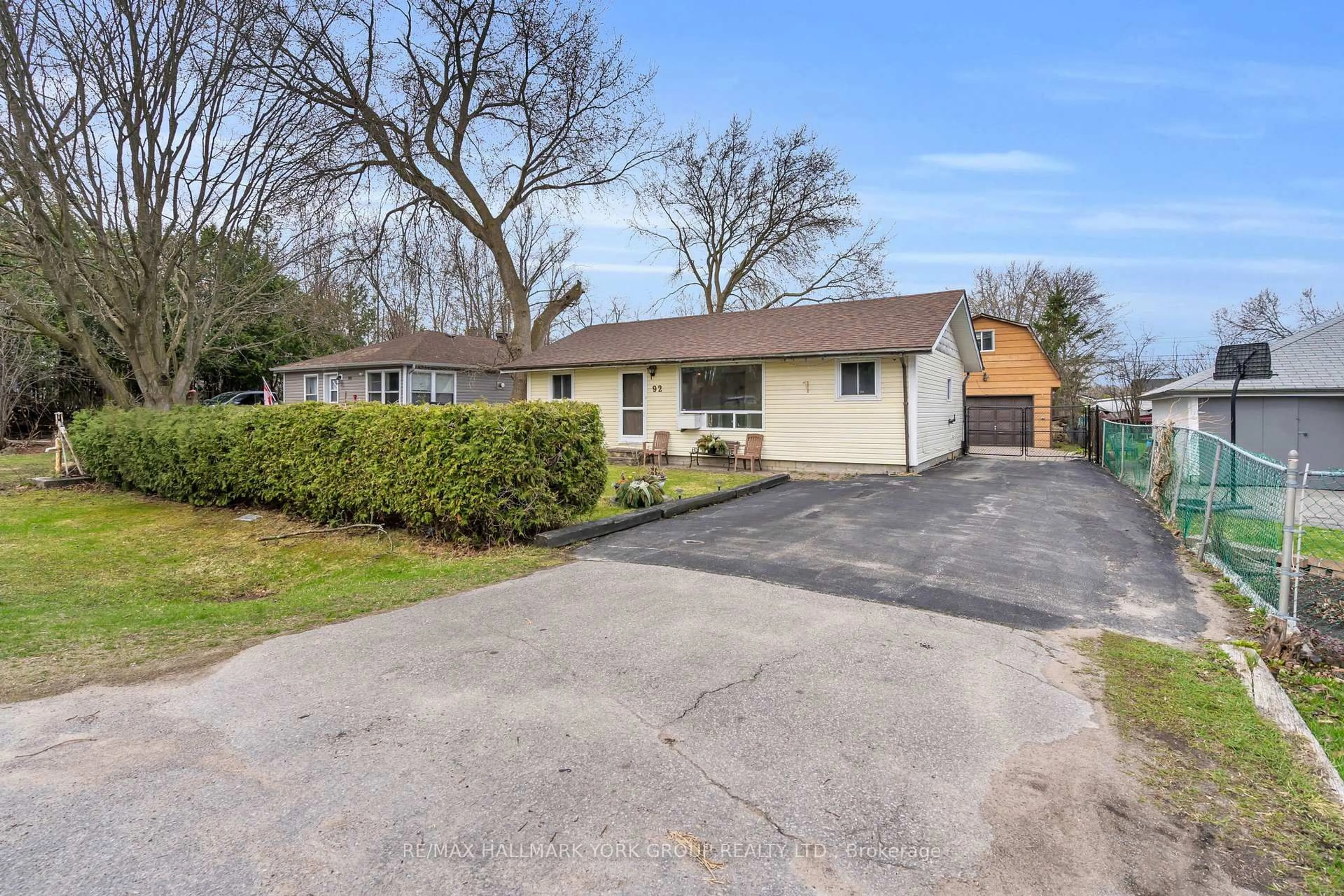 A pic from outside/outdoor area/front of a property/back of a property/a pic from drone, street for 92 Cronsberry Rd, Georgina Ontario L0E 1N0