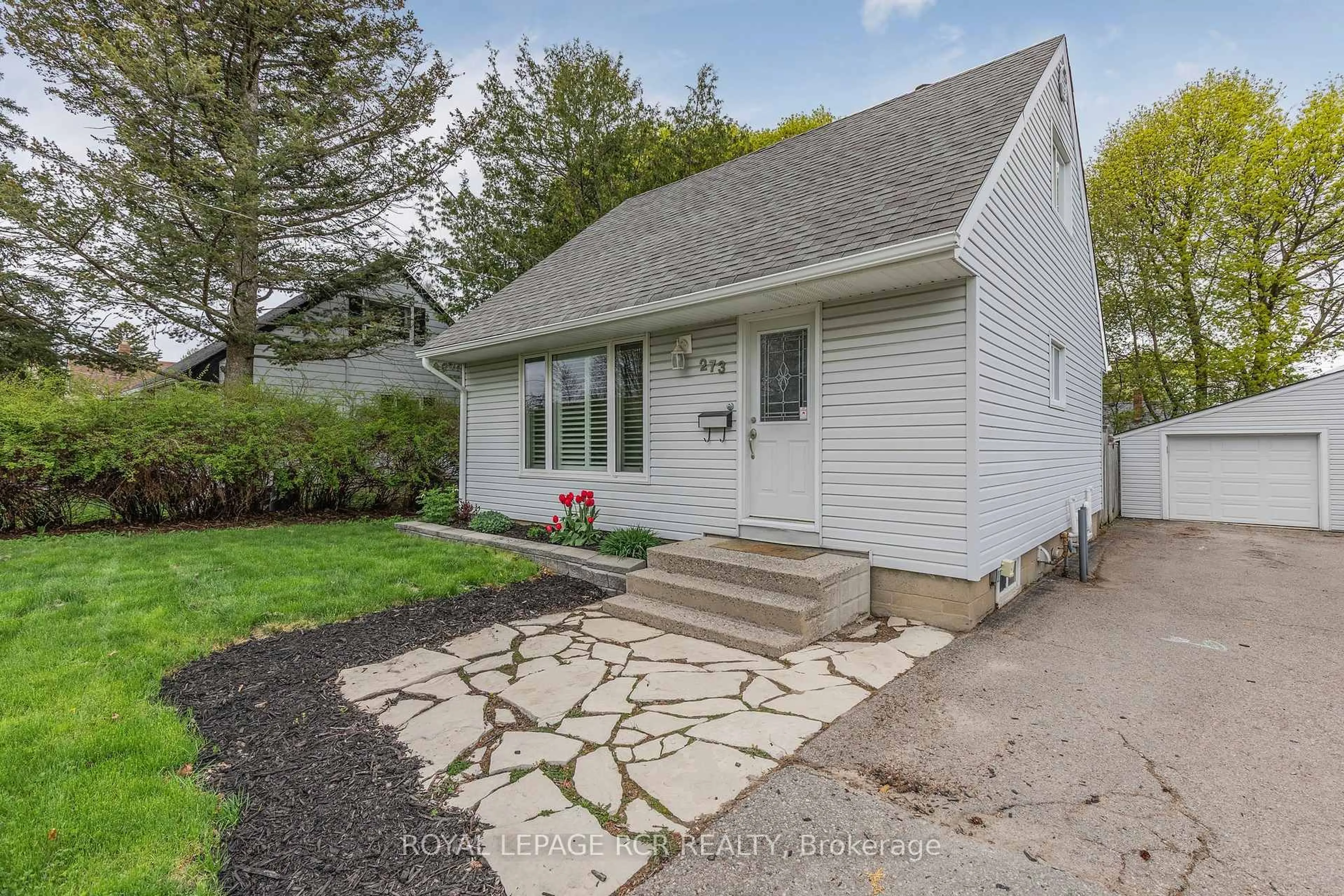 Home with vinyl exterior material, street for 273 Rogers Rd, Newmarket Ontario L3Y 1G5