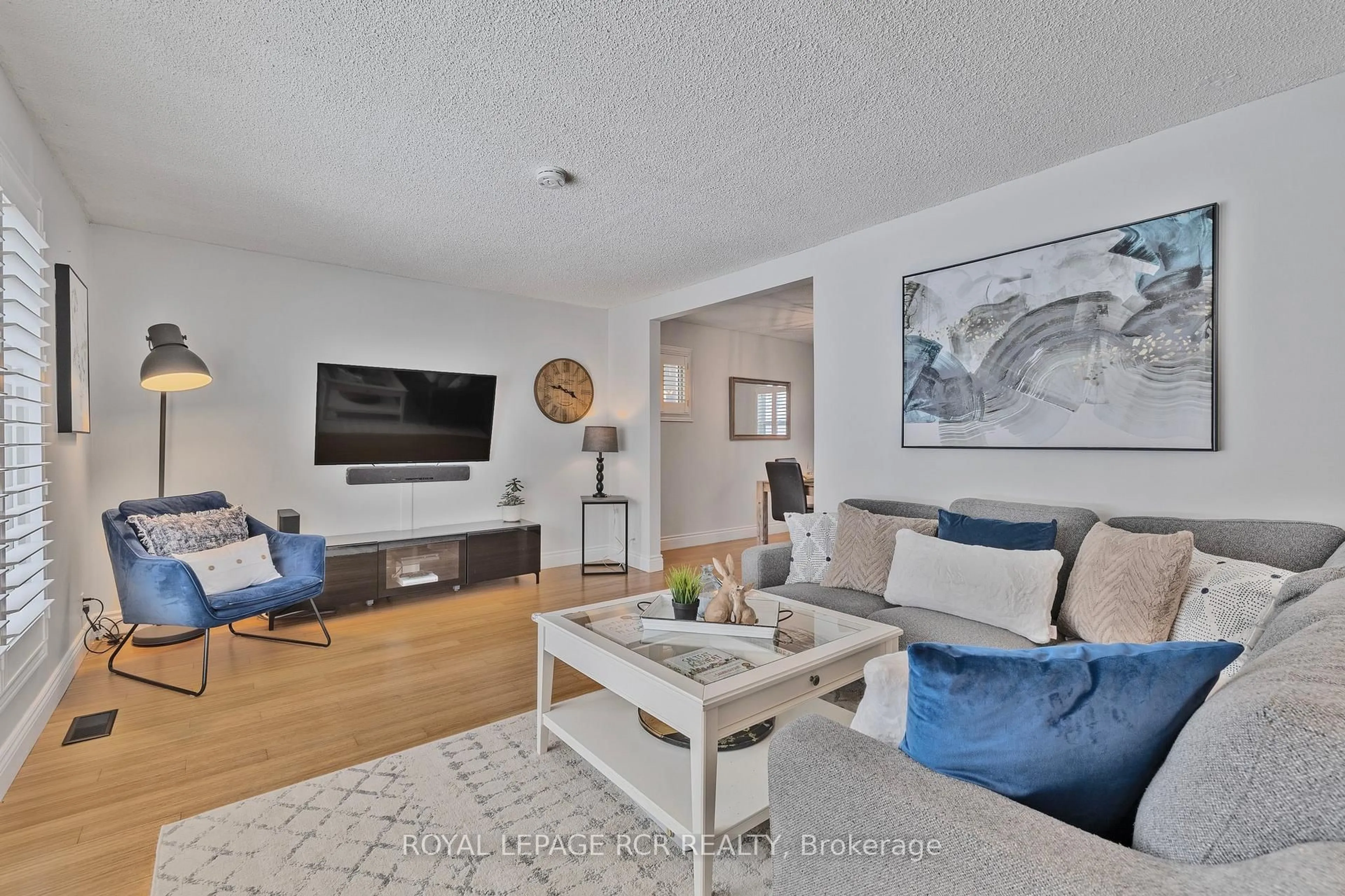 Living room with furniture, unknown for 273 Rogers Rd, Newmarket Ontario L3Y 1G5