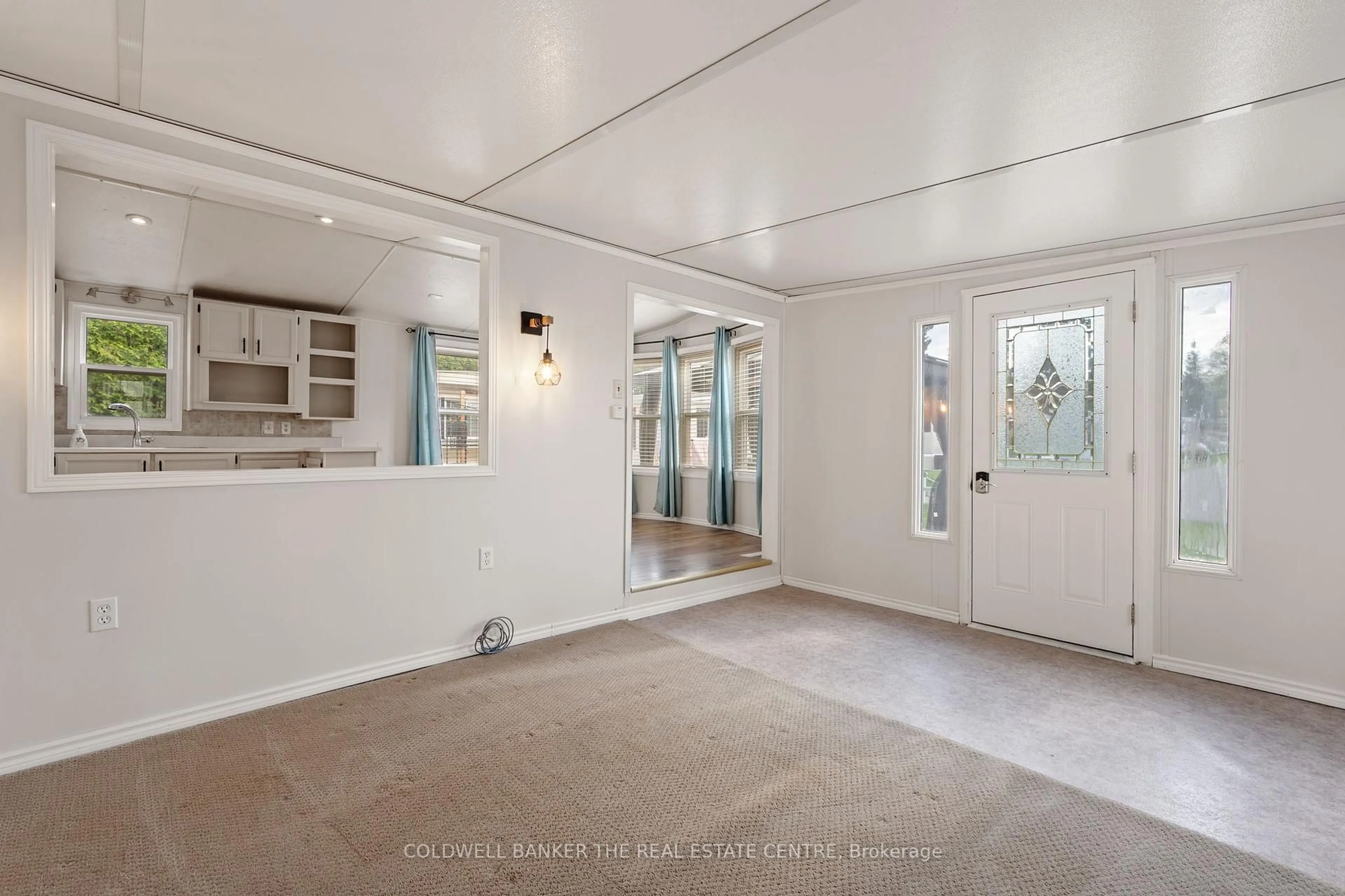 Indoor entryway for 285 Crydermans Sdrd #327, Georgina Ontario L0E 1A0