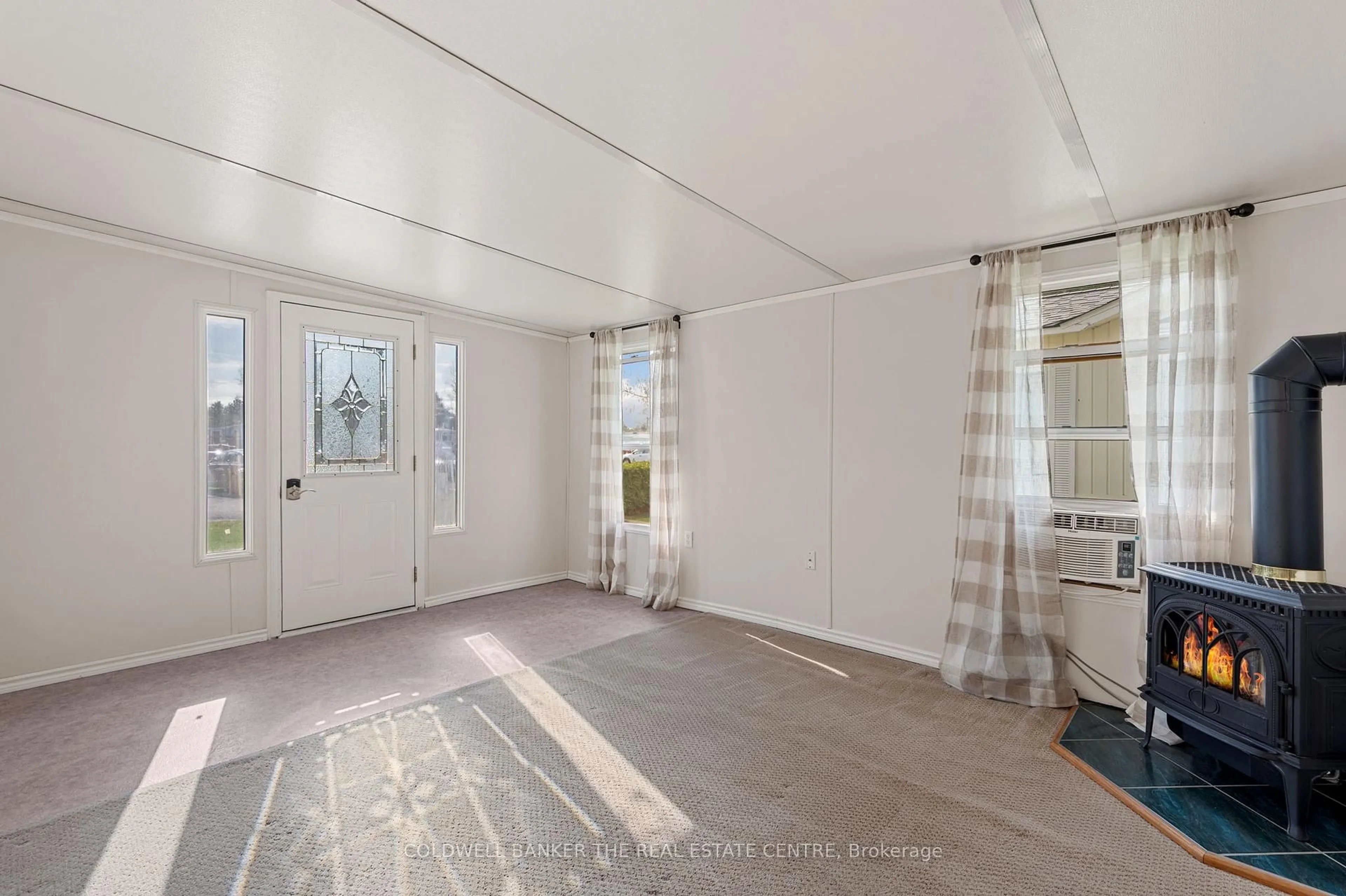 A pic of a room for 285 Crydermans Sdrd #327, Georgina Ontario L0E 1A0