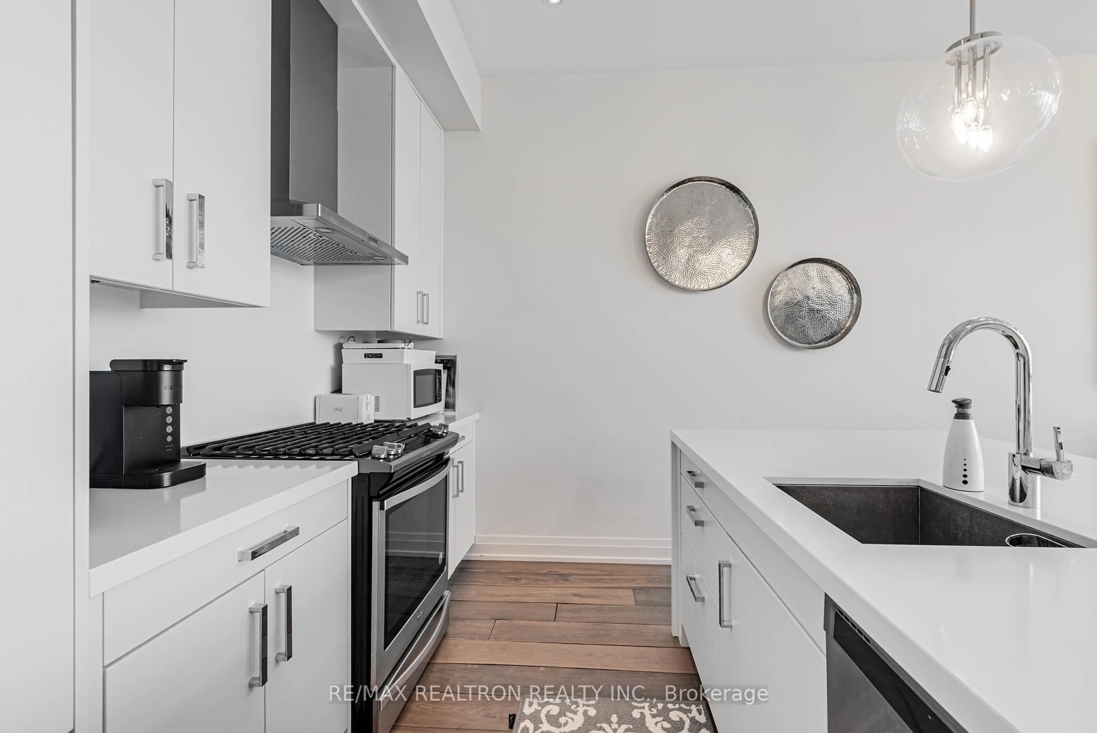 Contemporary kitchen, unknown for 3513 Riva Ave, Innisfil Ontario L9S 3M3