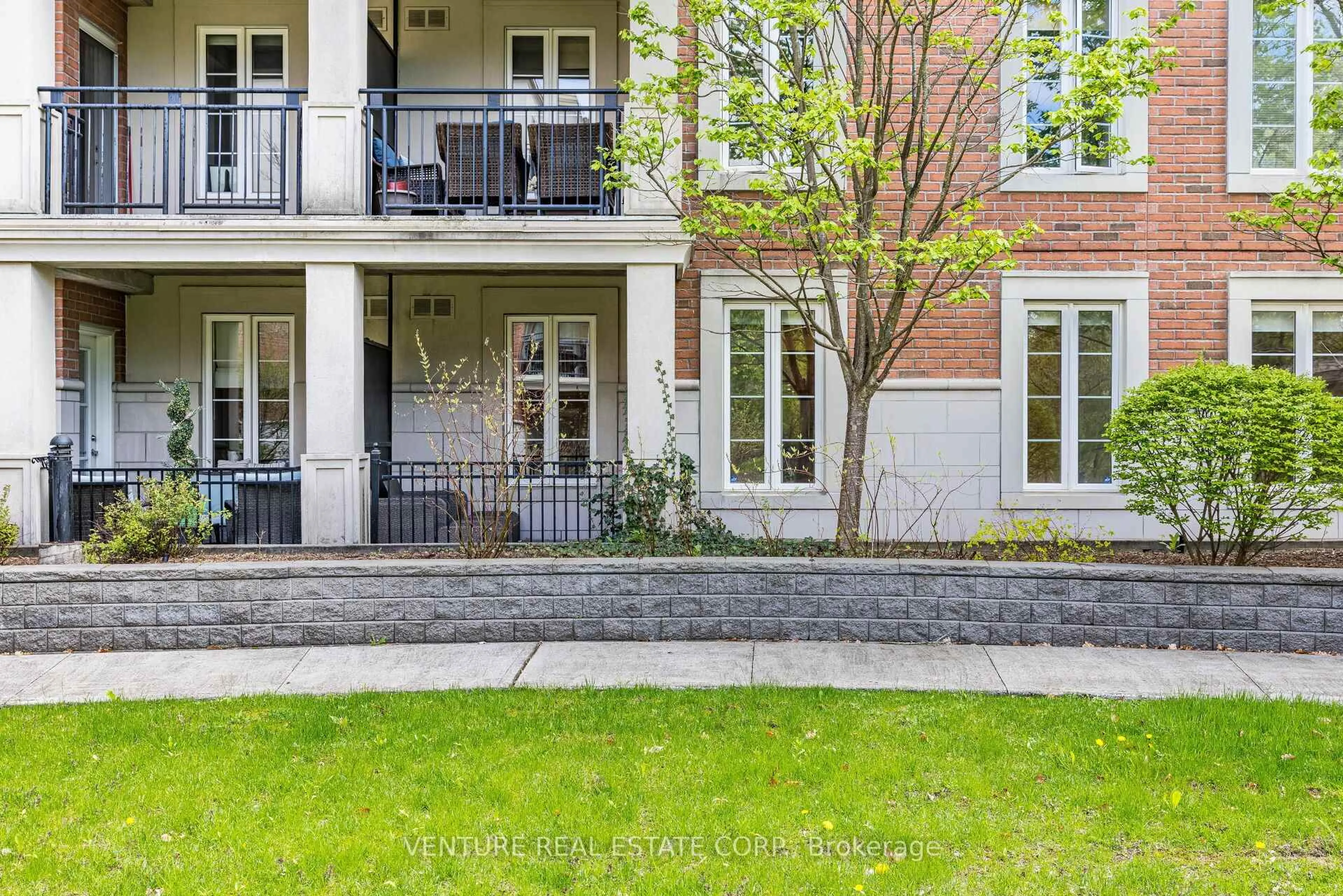 Patio, street for 4620 Highway 7 Ave #118, Vaughan Ontario L4L 0B3