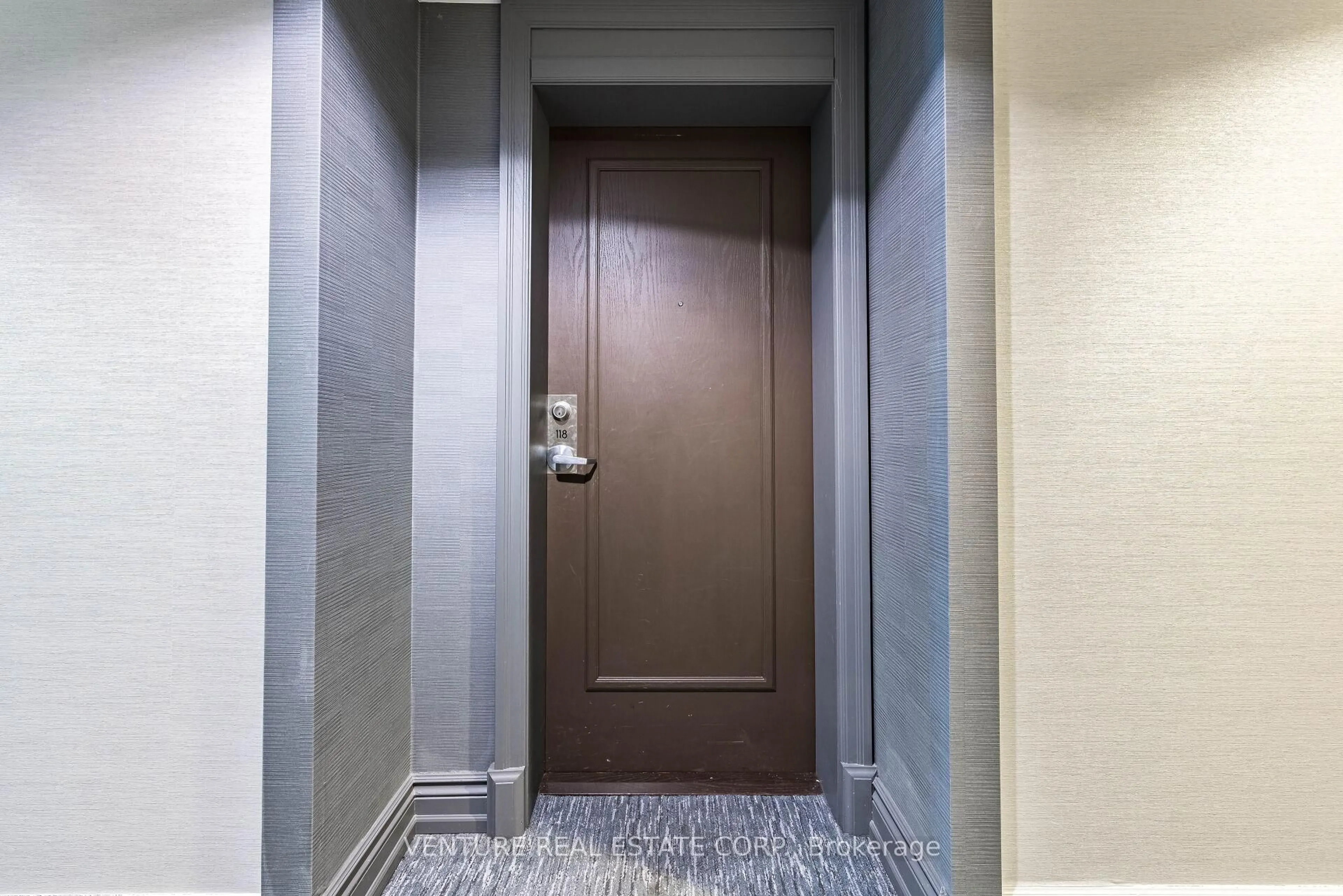 Indoor foyer for 4620 Highway 7 Ave #118, Vaughan Ontario L4L 0B3