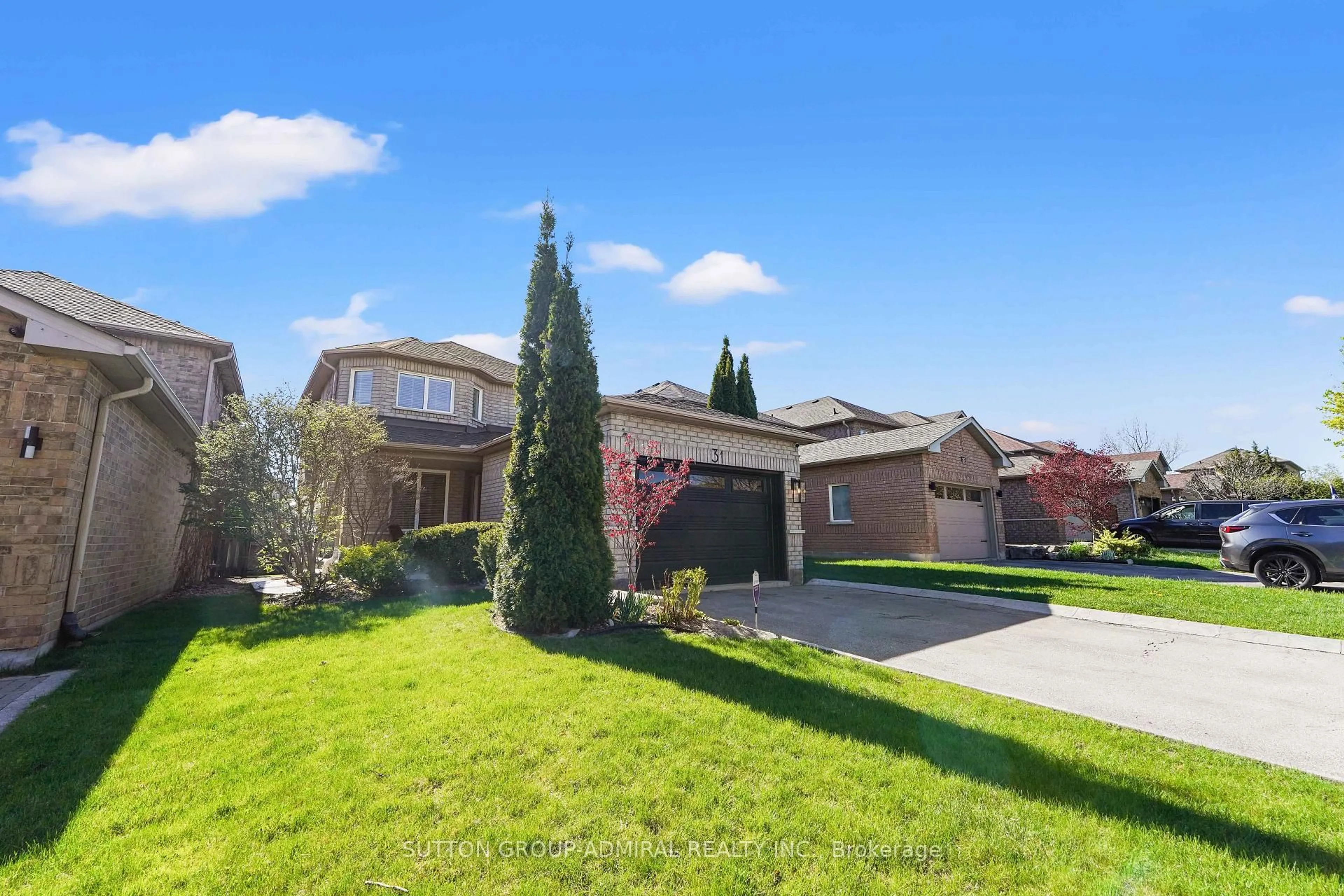 A pic from outside/outdoor area/front of a property/back of a property/a pic from drone, street for 31 Panorama Cres, Vaughan Ontario L4H 1J8
