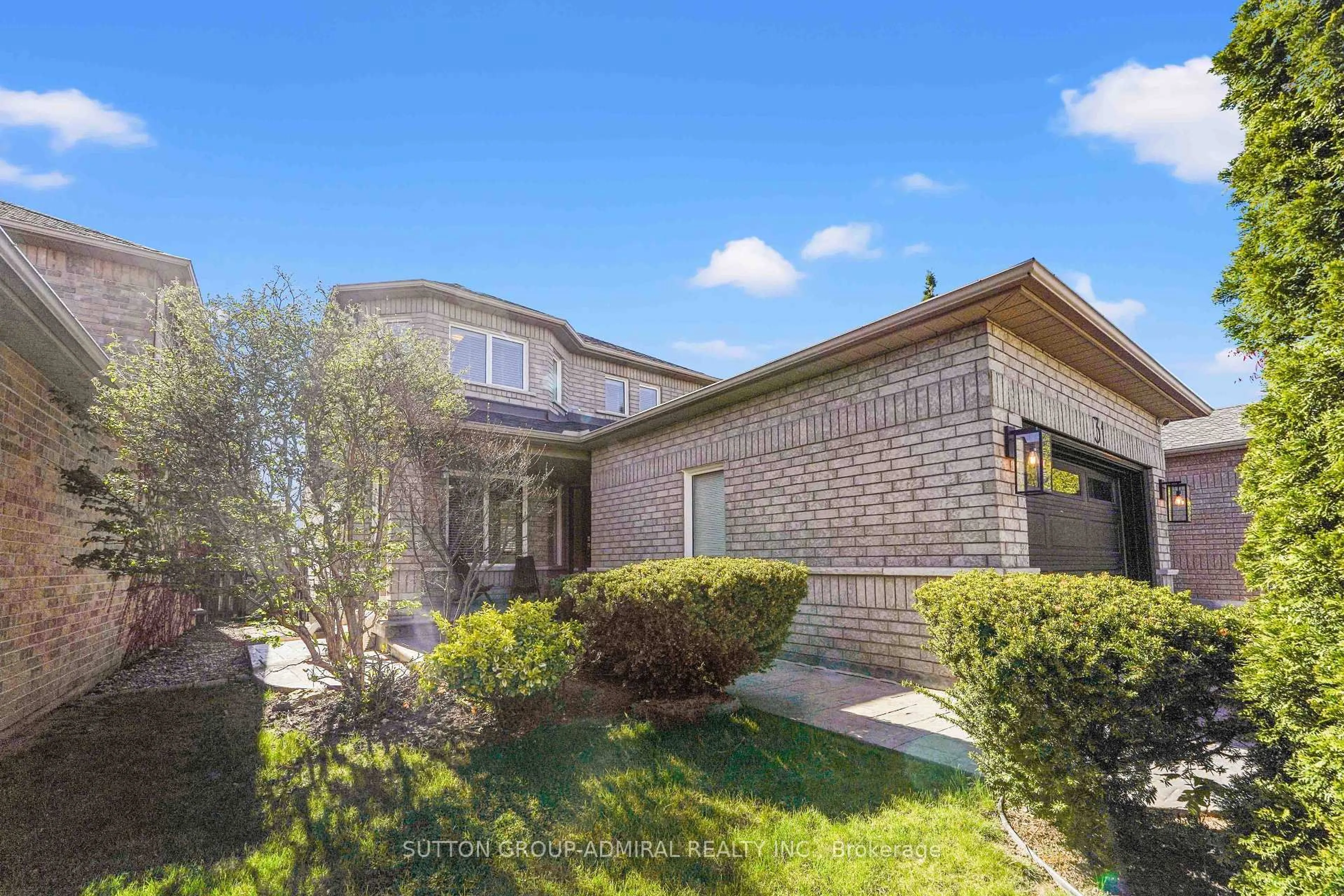 A pic from outside/outdoor area/front of a property/back of a property/a pic from drone, street for 31 Panorama Cres, Vaughan Ontario L4H 1J8