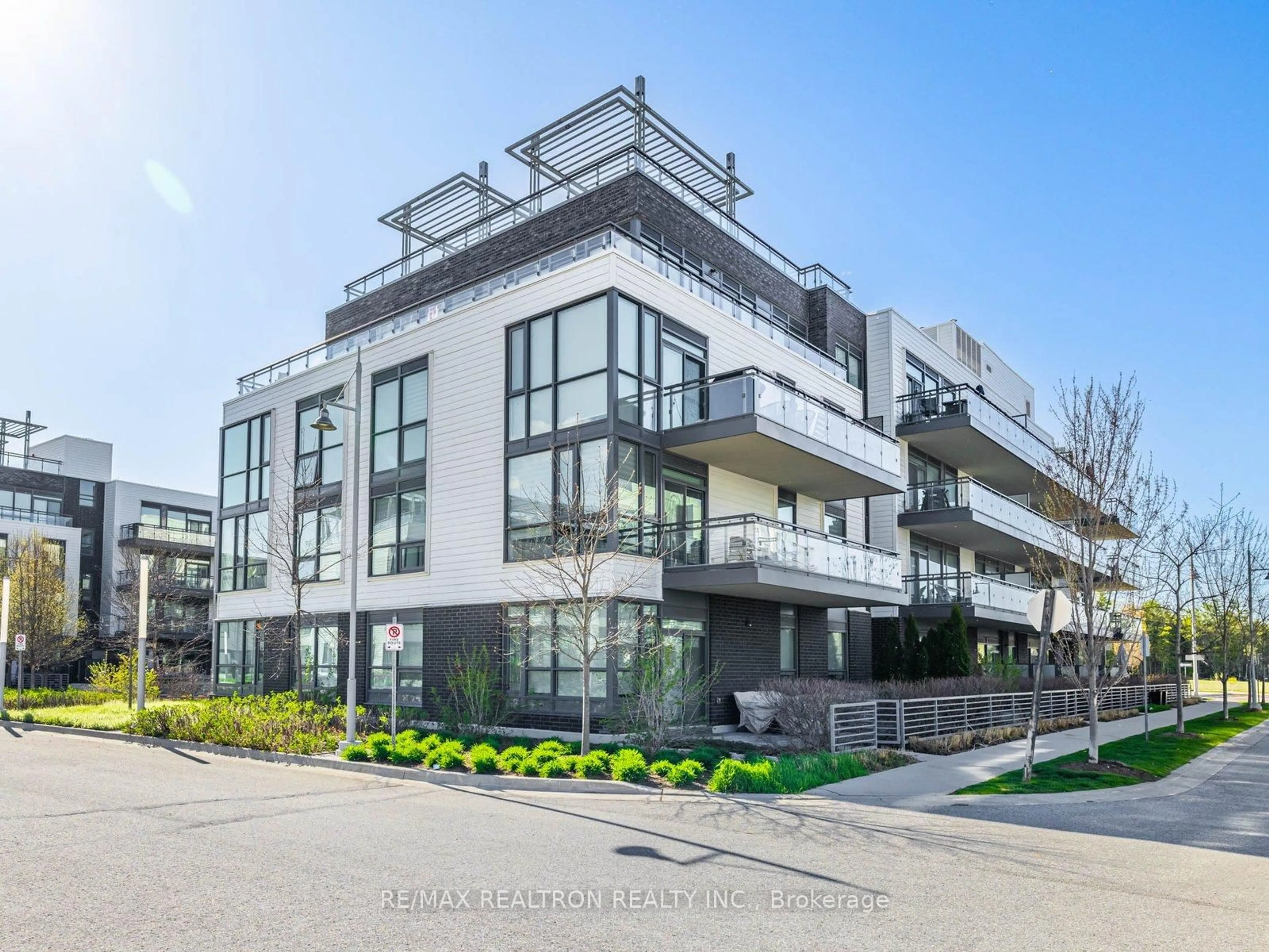 Patio, street for 301 Sea Ray Ave #C312, Innisfil Ontario L9S 0L8