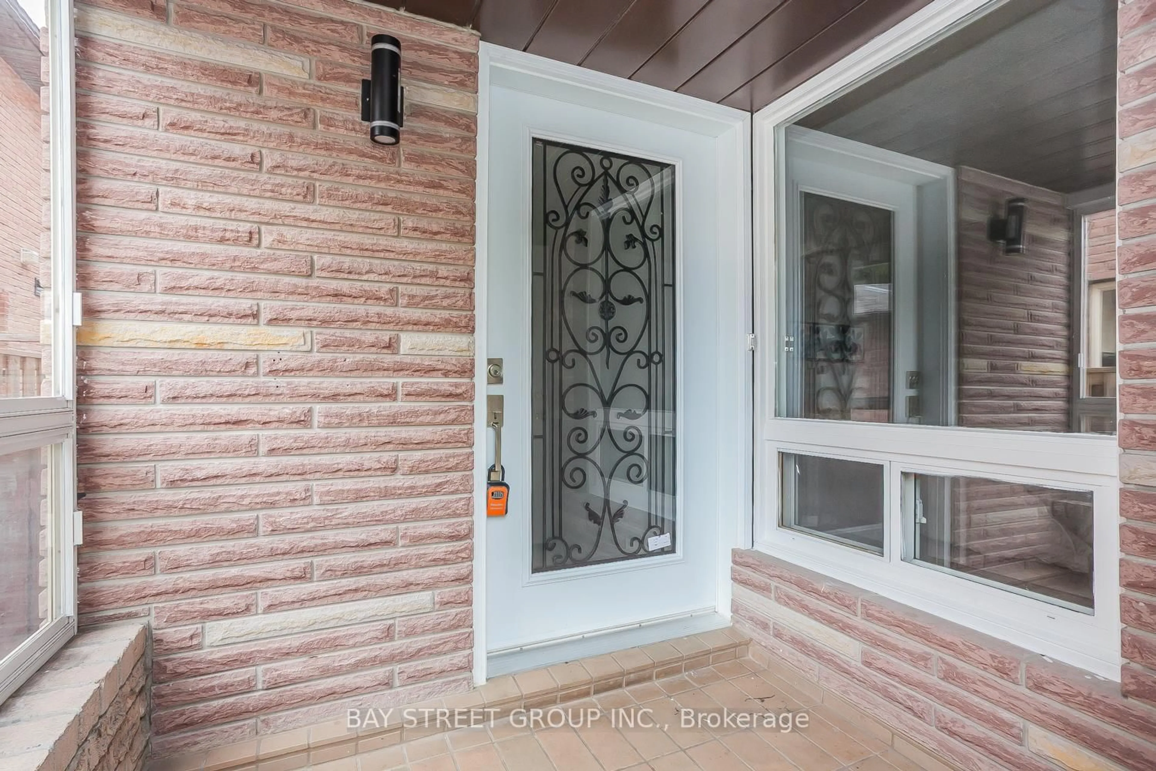 Indoor entryway for 3 Upton Cres, Markham Ontario L3R 3T3