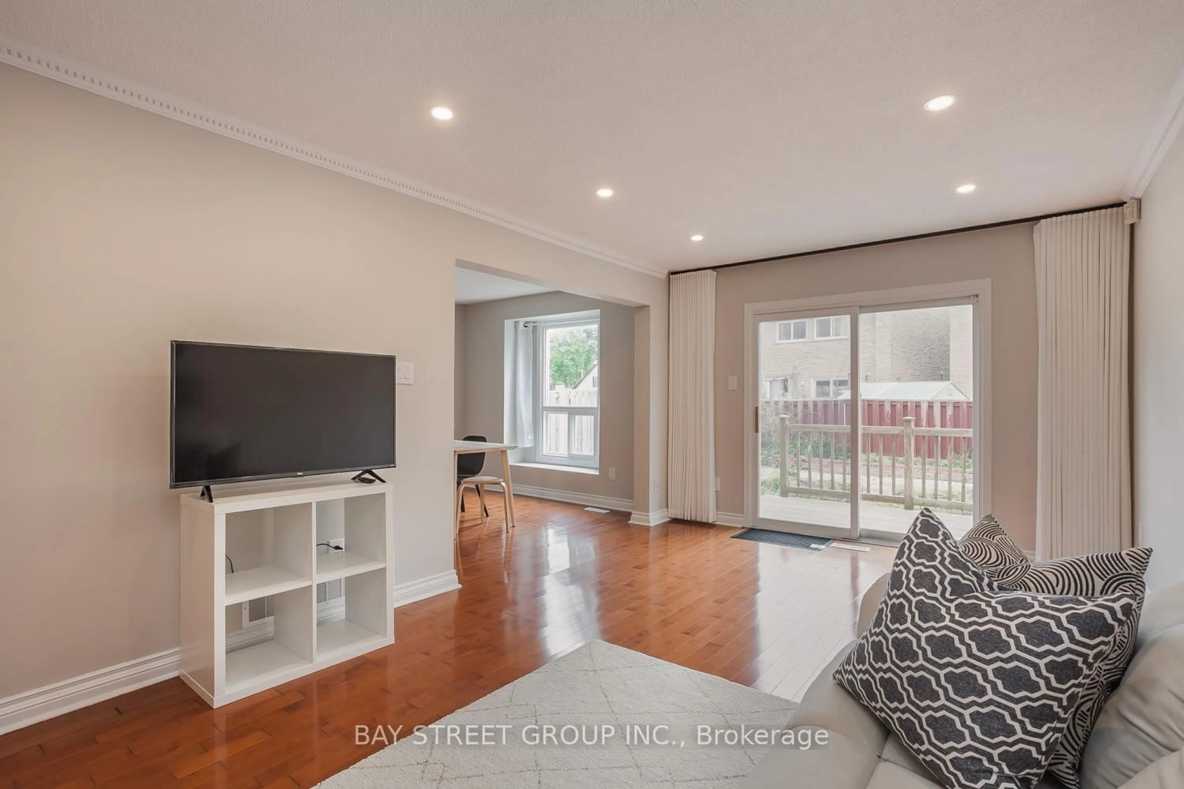 Living room with furniture, wood/laminate floor for 3 Upton Cres, Markham Ontario L3R 3T3