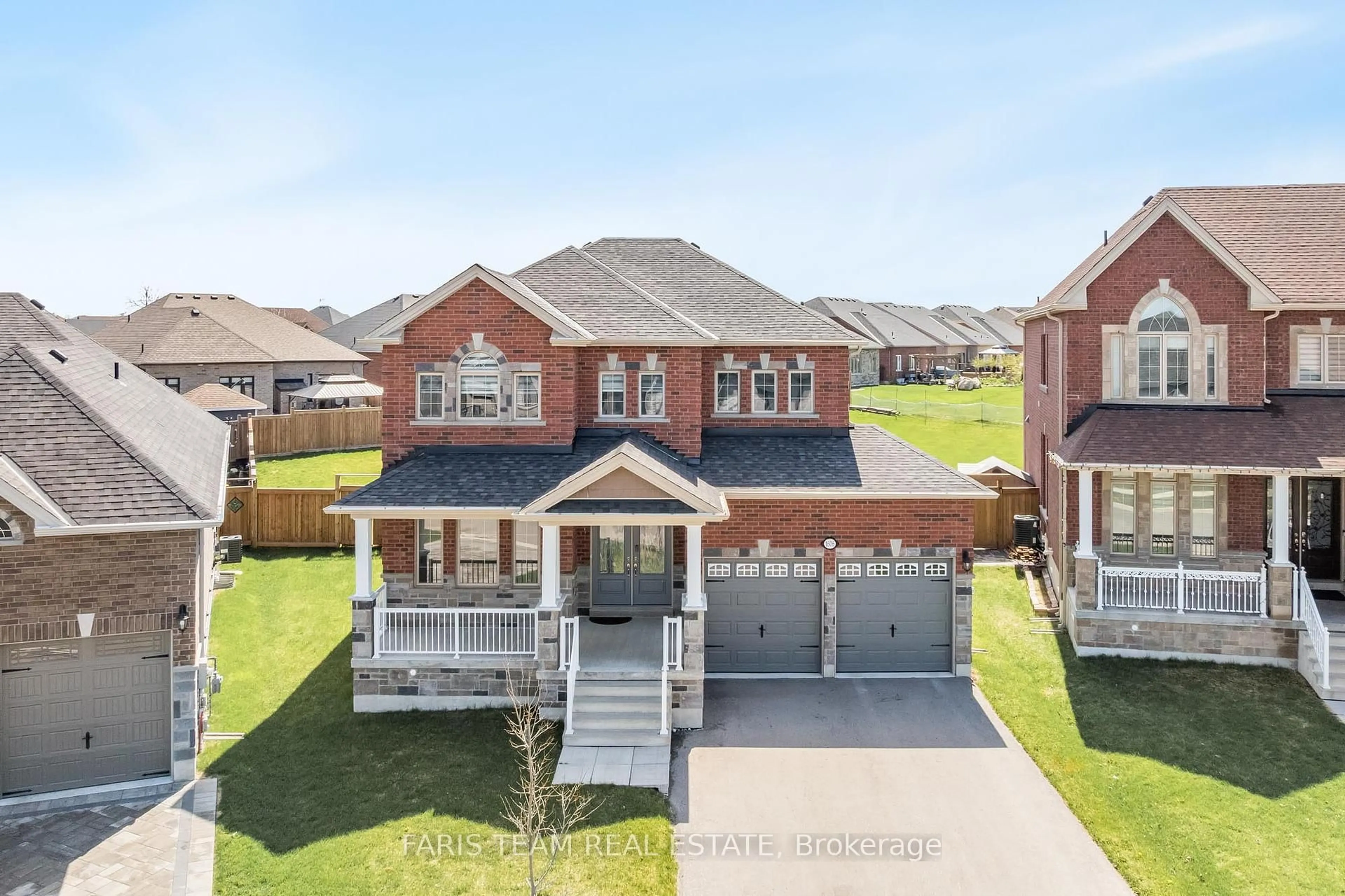 A pic from outside/outdoor area/front of a property/back of a property/a pic from drone, street for 1606 Rizzardo Cres, Innisfil Ontario L9S 0L7