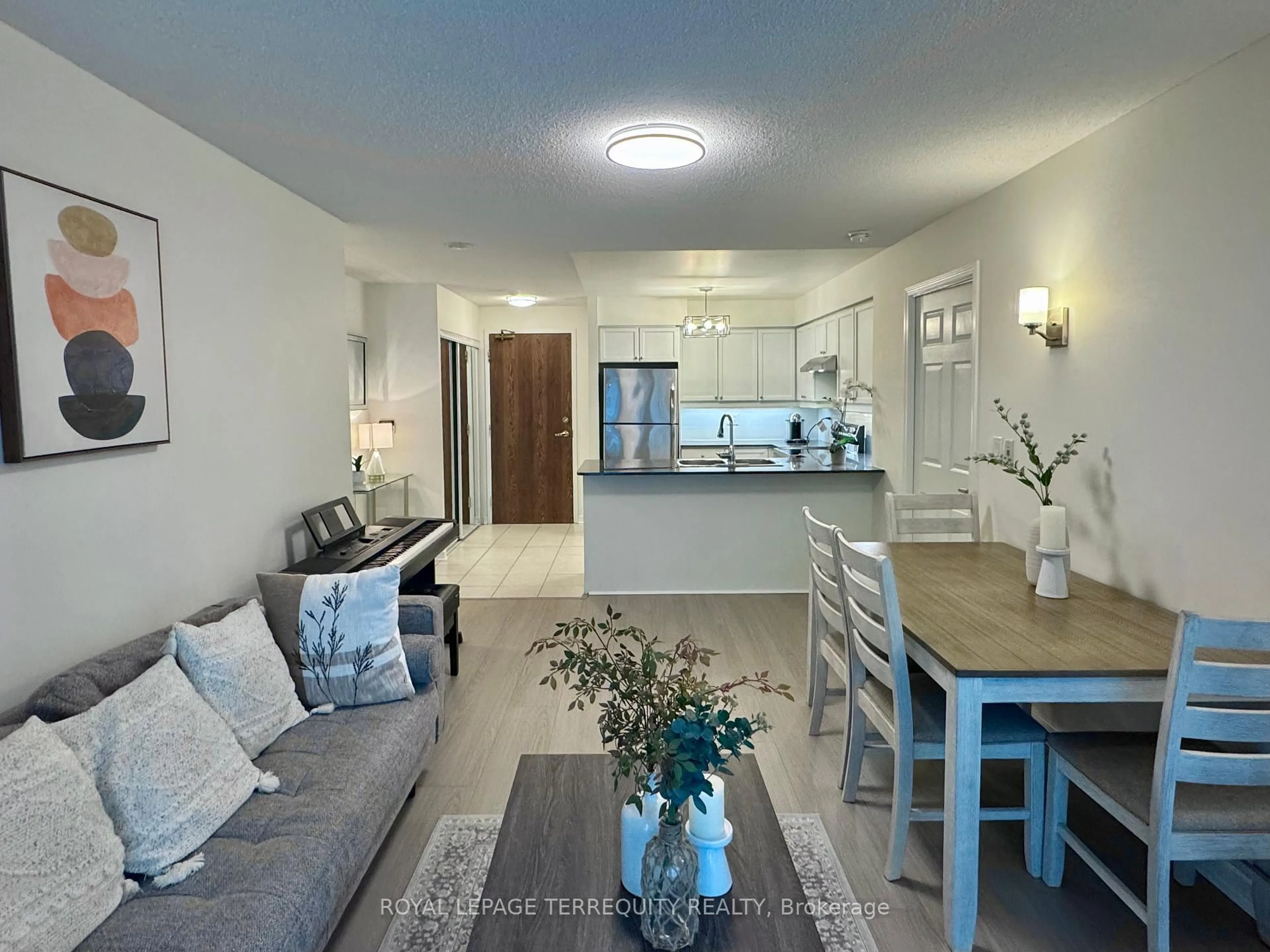 Unknown for 185 Oneida Cres #812, Richmond Hill Ontario L4B 0B1