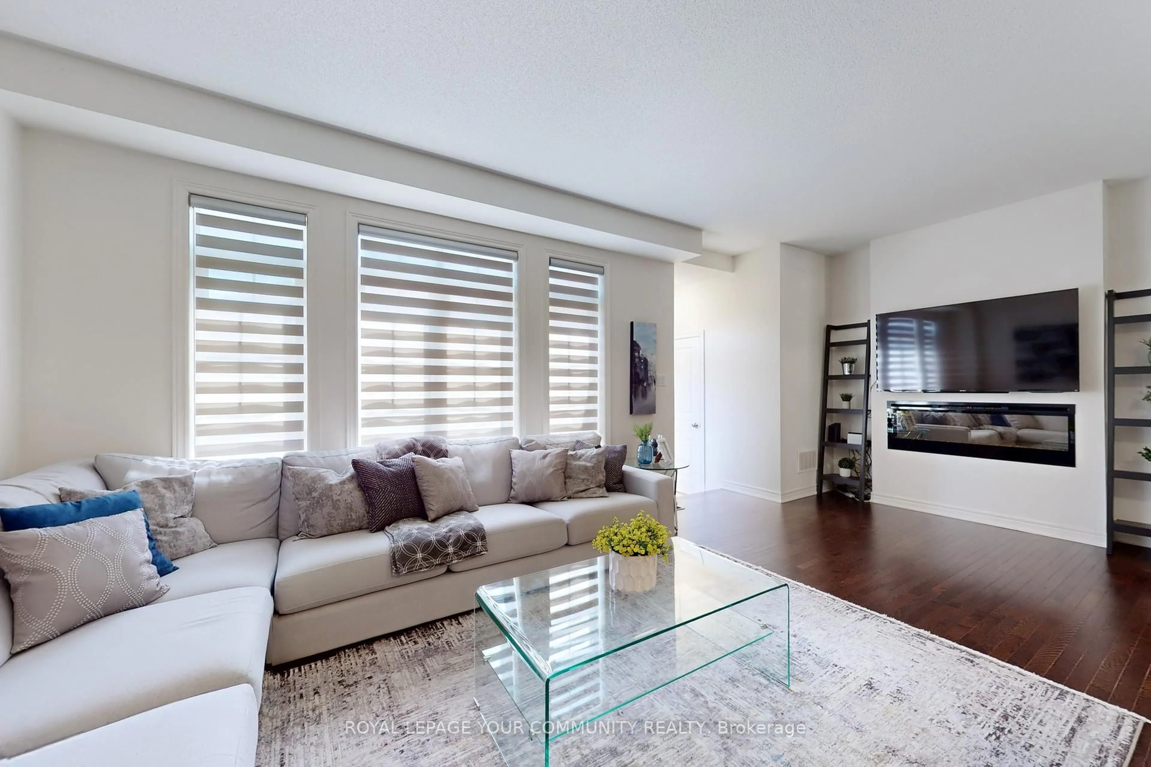 Living room with furniture, unknown for 89 East's Corners Blvd, Vaughan Ontario L4H 3Z8