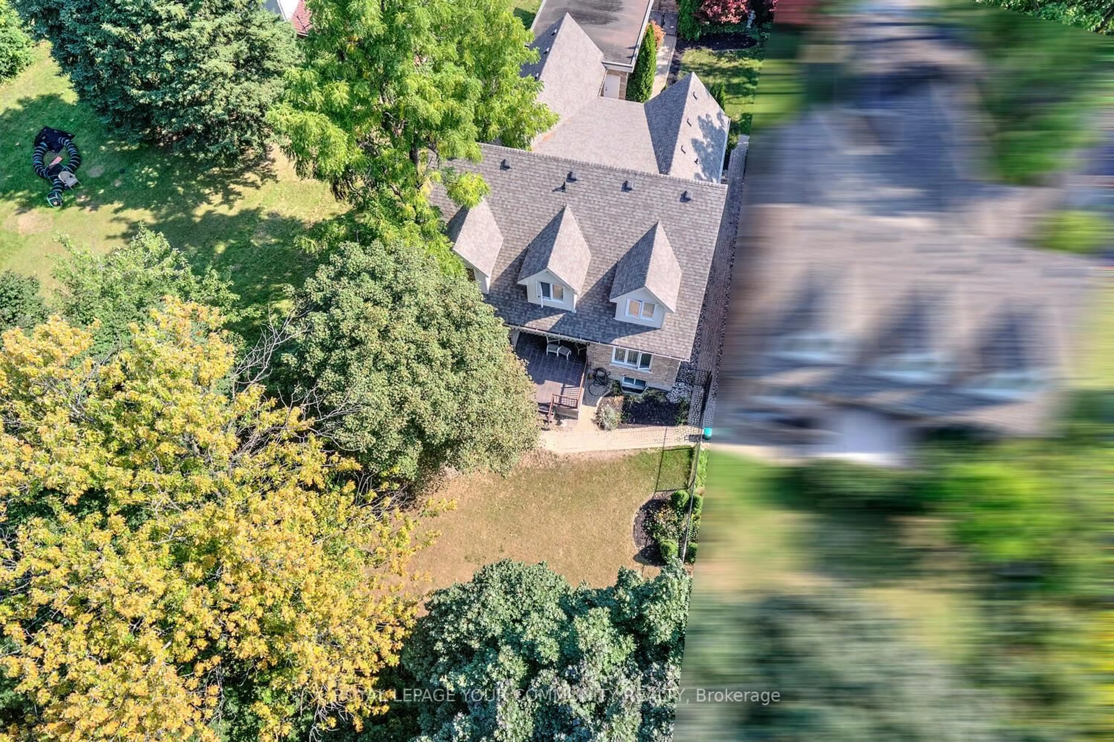 A pic from outside/outdoor area/front of a property/back of a property/a pic from drone, street for 9838 Keele St, Vaughan Ontario L6A 3Y4