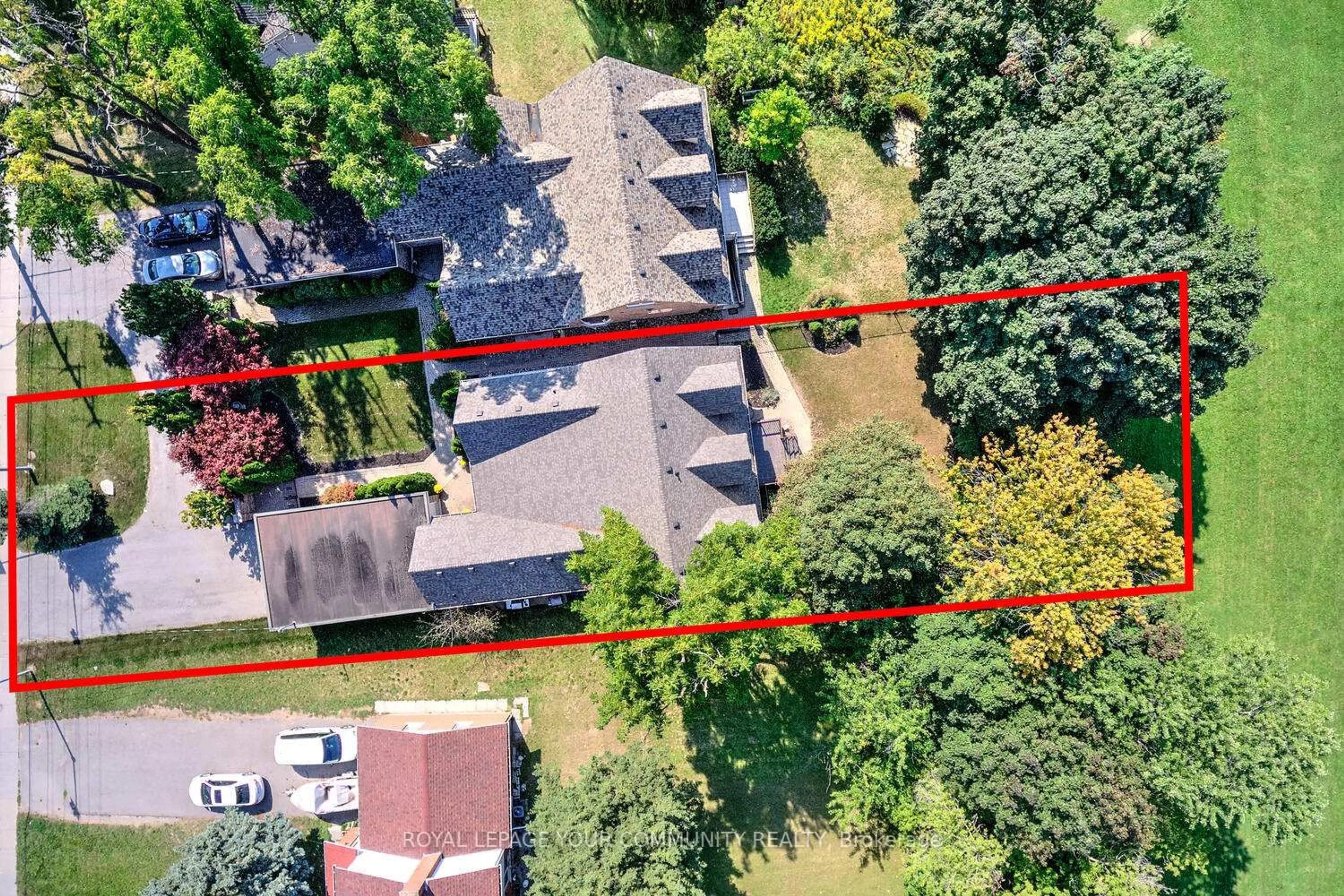 A pic from outside/outdoor area/front of a property/back of a property/a pic from drone, street for 9838 Keele St, Vaughan Ontario L6A 3Y4