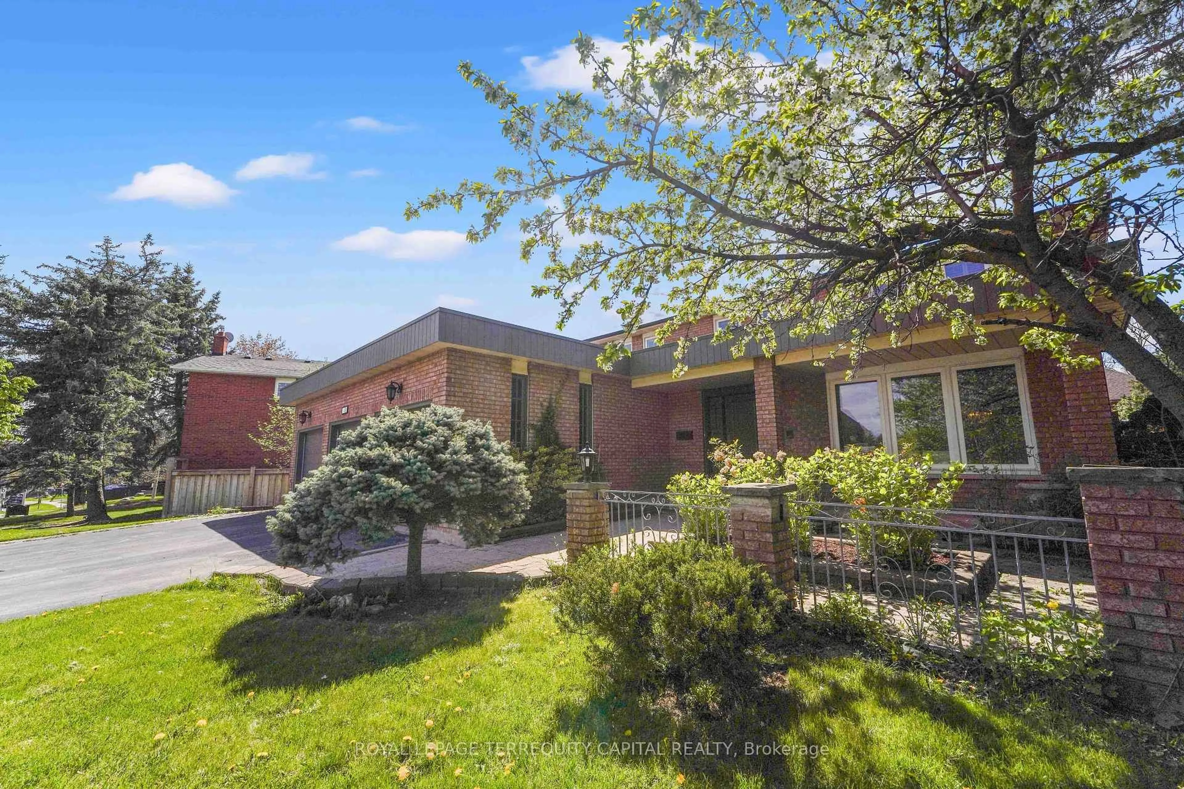 Patio, unknown for 136 Villa Park Dr, Vaughan Ontario L4L 3G7