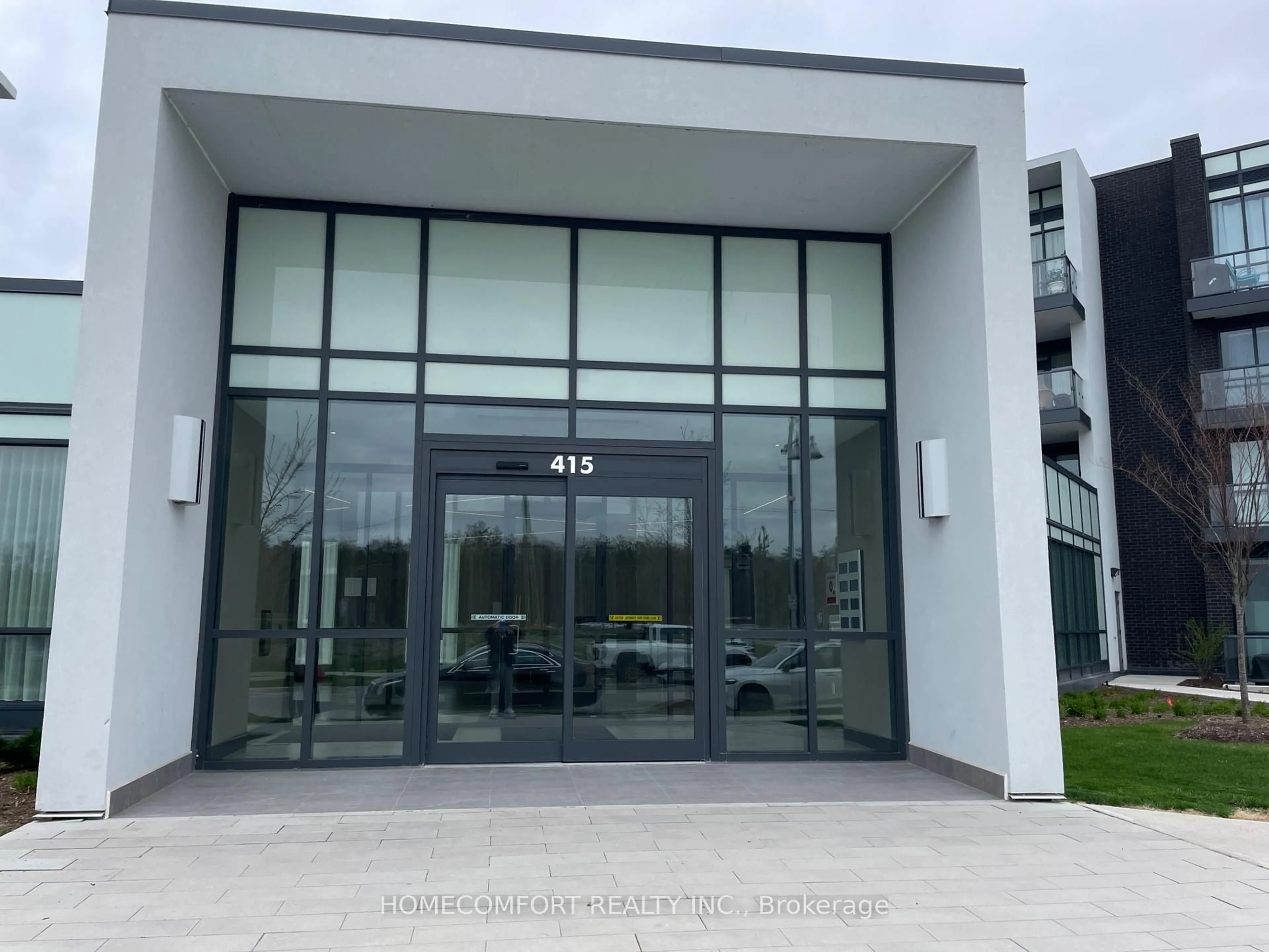 Indoor foyer for 415 Sea Ray Ave #312, Innisfil Ontario L9S 0R5