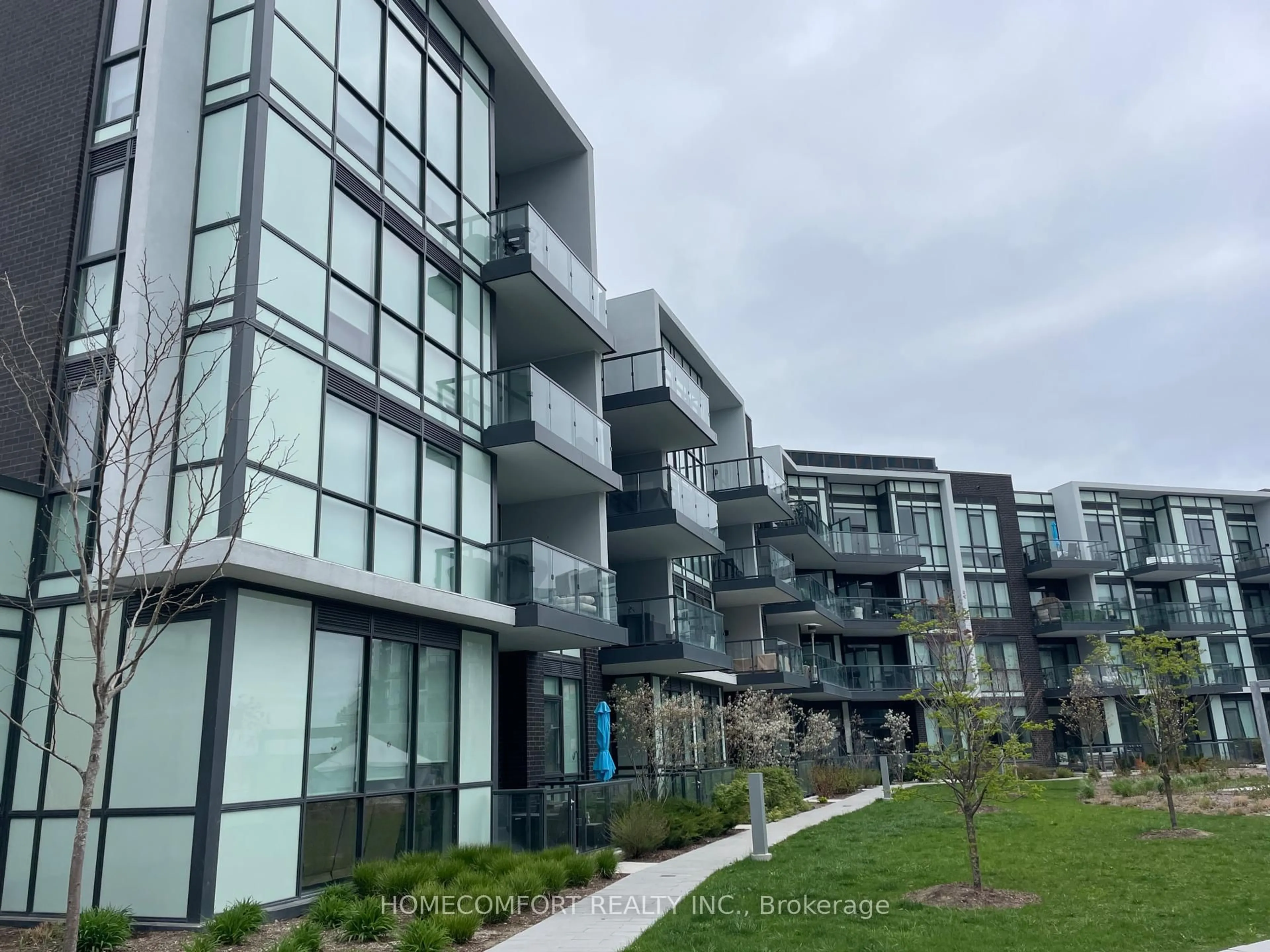 A pic from outside/outdoor area/front of a property/back of a property/a pic from drone, unknown for 415 Sea Ray Ave #312, Innisfil Ontario L9S 0R5